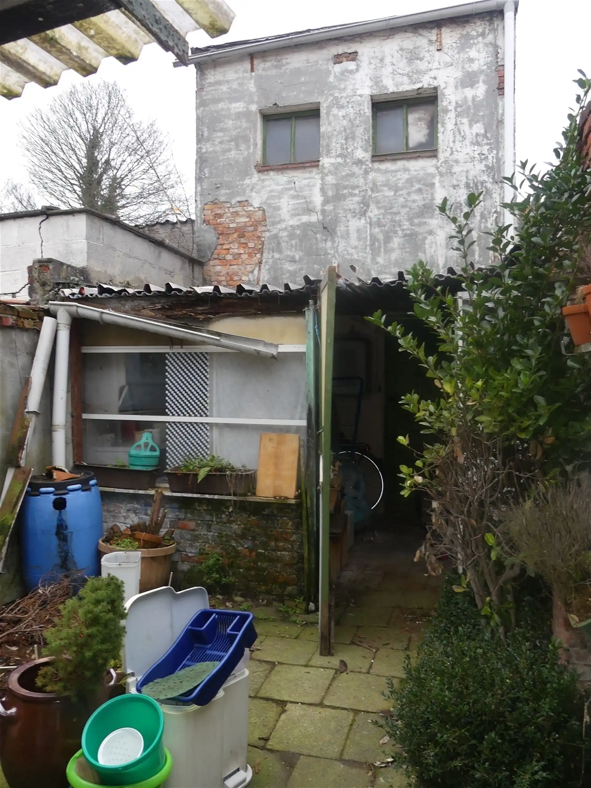Te renoveren woning gelegen nabij het water! foto 10