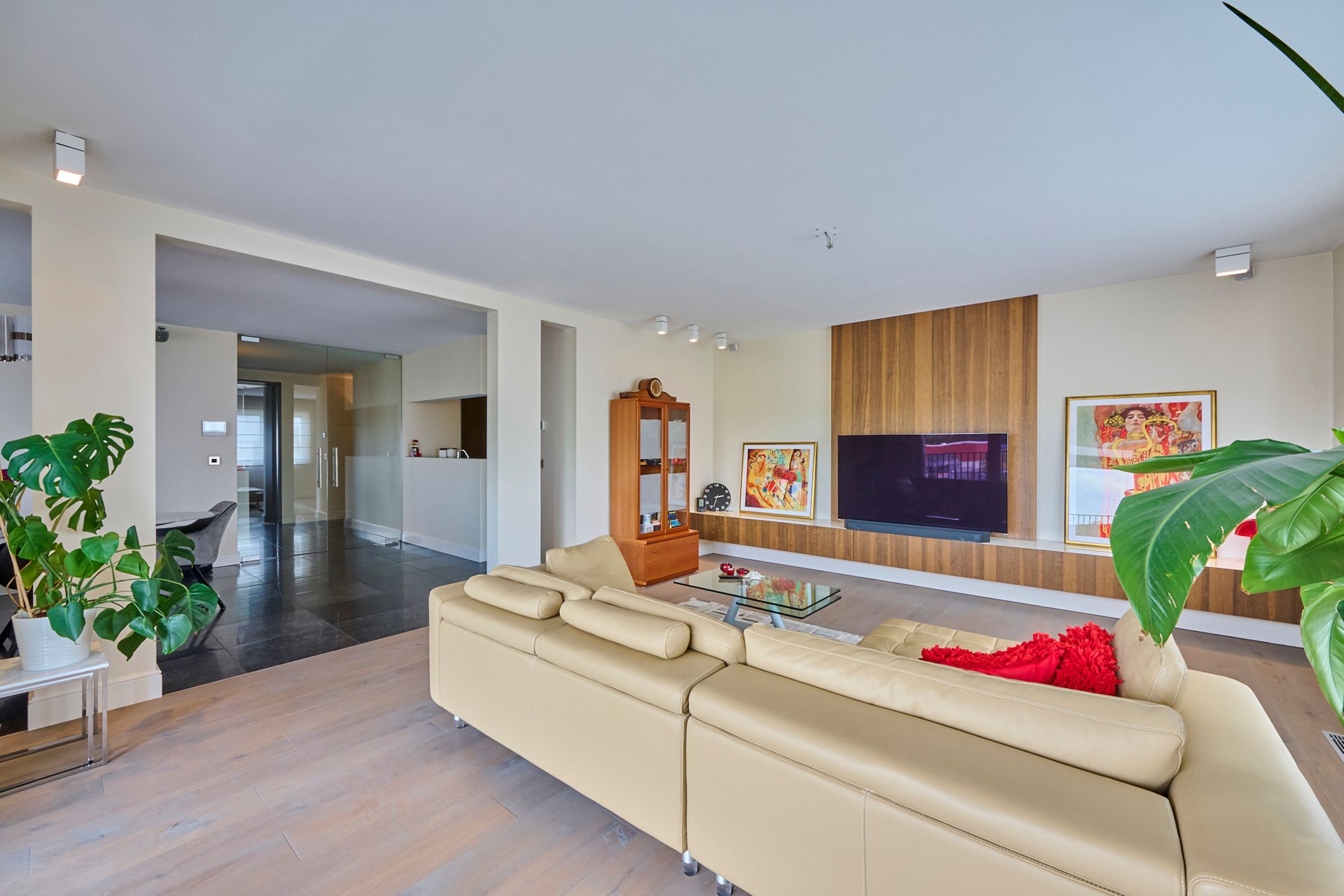 Luxueus afgewerkt penthouse + 2 terrassen + parking foto 4