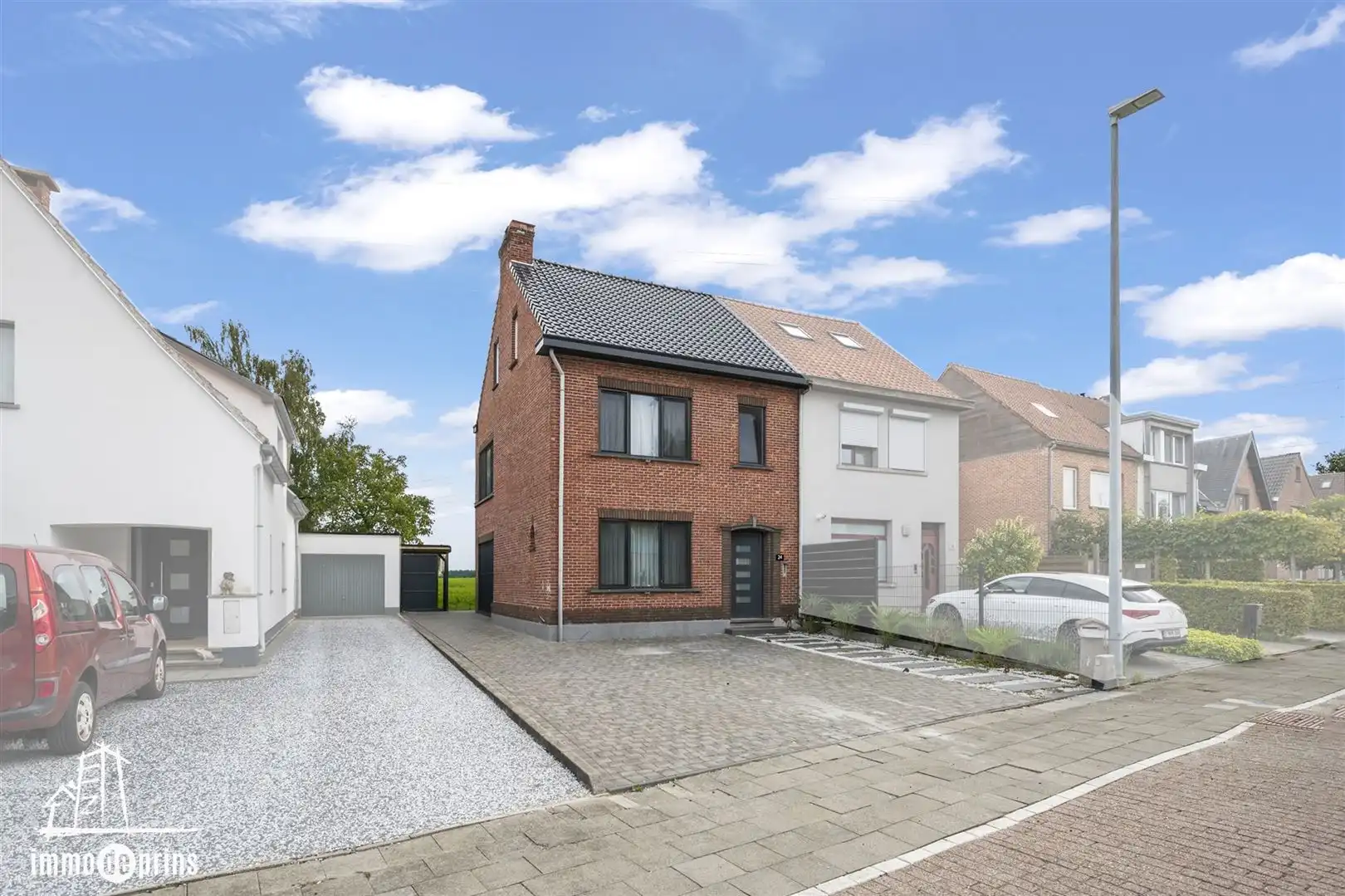 Halfopen bebouwing foto {{pictureIndex}}