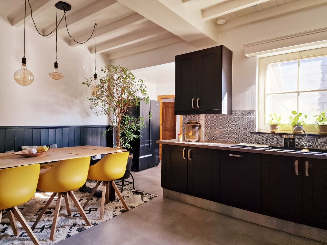 Handelspand met uitzonderlijke visibiliteit & ruim appartement – Toplocatie foto 13