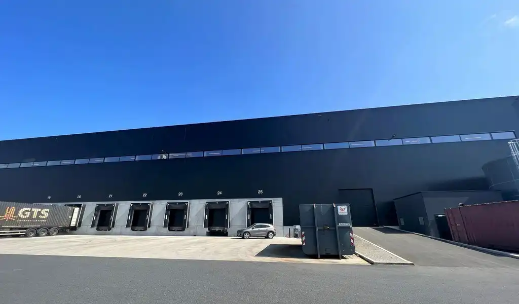 Opslagruimte te huur in industriezone Kluizendok II te Evergem foto 2