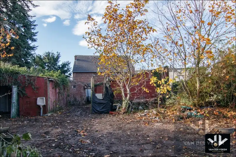 Karaktervolle, te renoveren woning op een perceel van ruim 12 aren. Ideaal gelegen nabij het centrum van Tongeren! foto 21