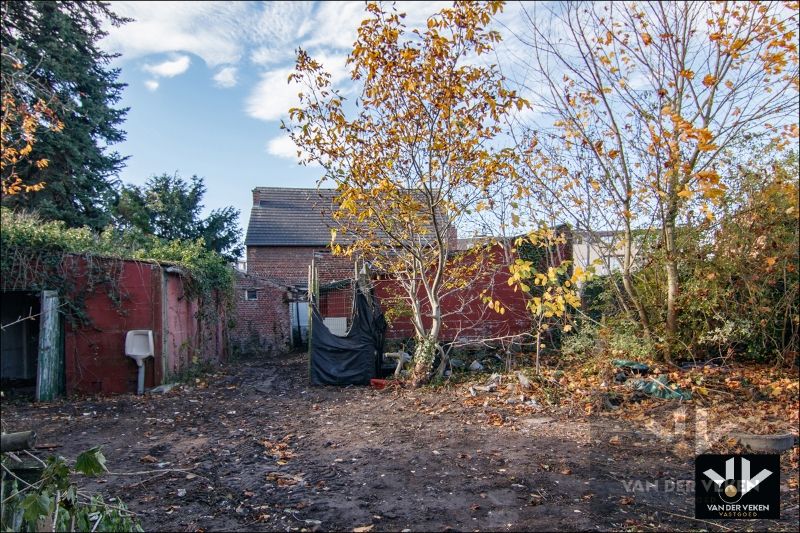 Karaktervolle, te renoveren woning op een perceel van ruim 12 aren. Ideaal gelegen nabij het centrum van Tongeren! foto 21