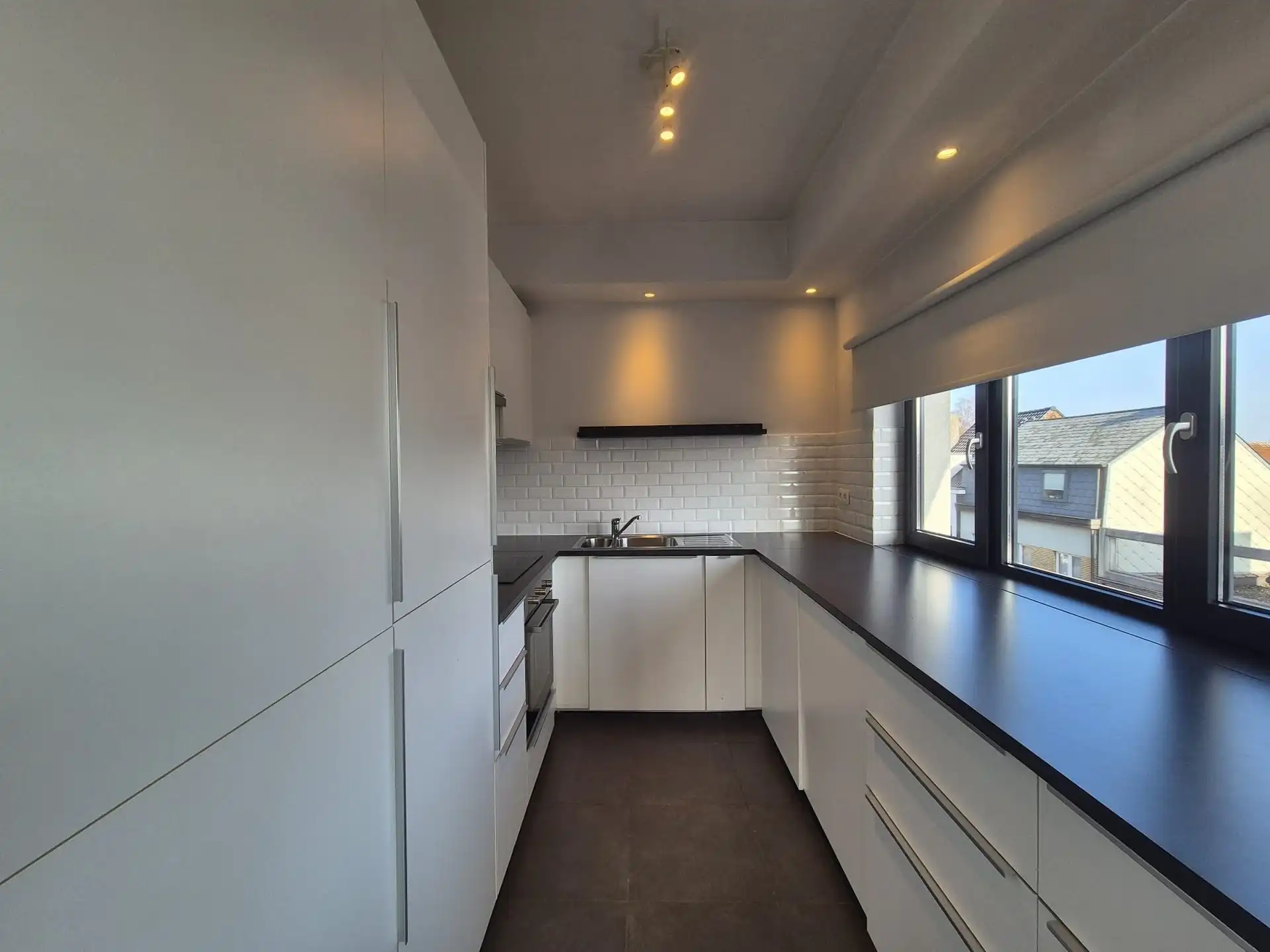 Gunstig gelegen 2 slaapkamer appartement. foto 7