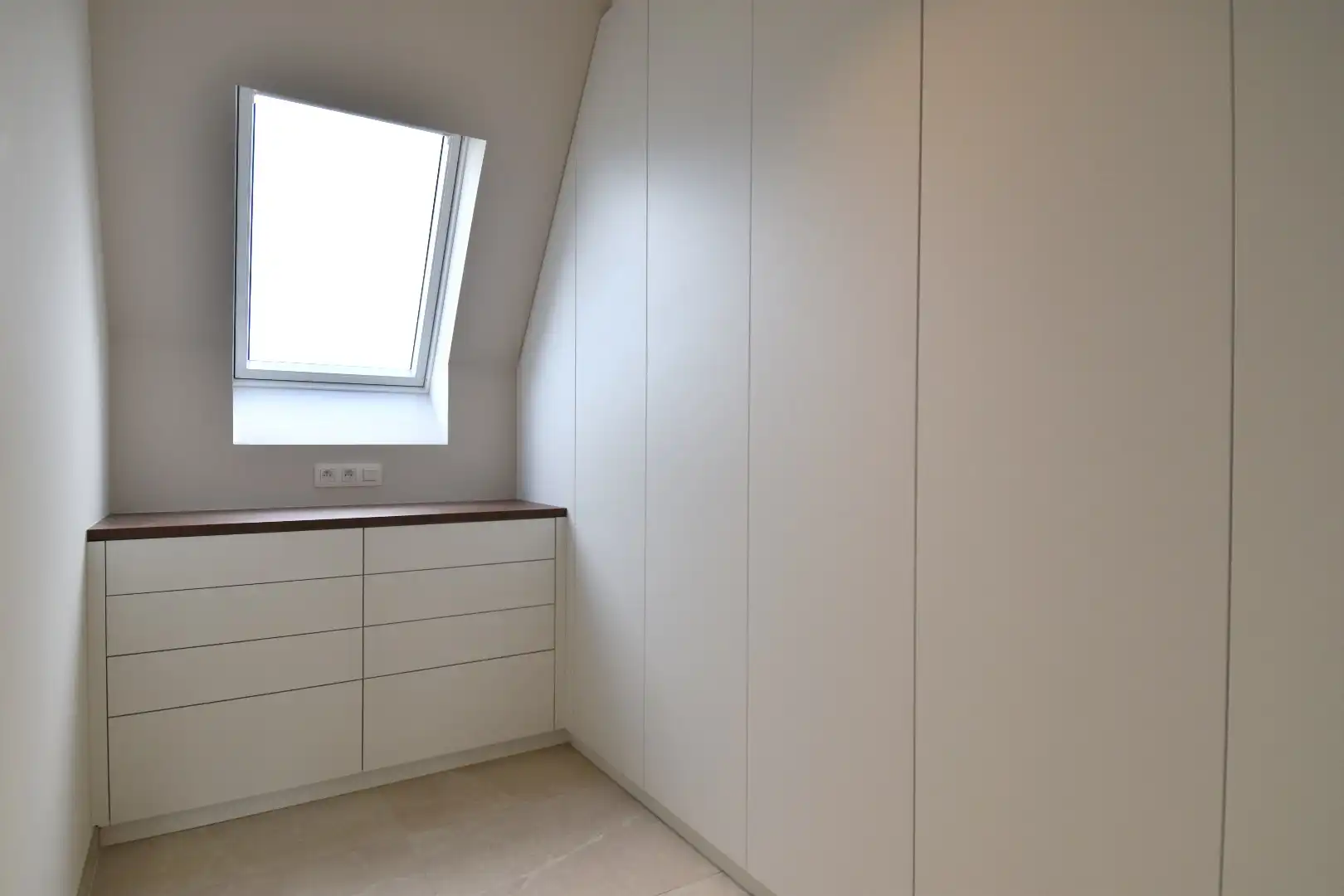 Penthouse (BJ 2021) met 2 slaapkamers, aparte dressing en zonnig terras te koop in Lendelede foto 8