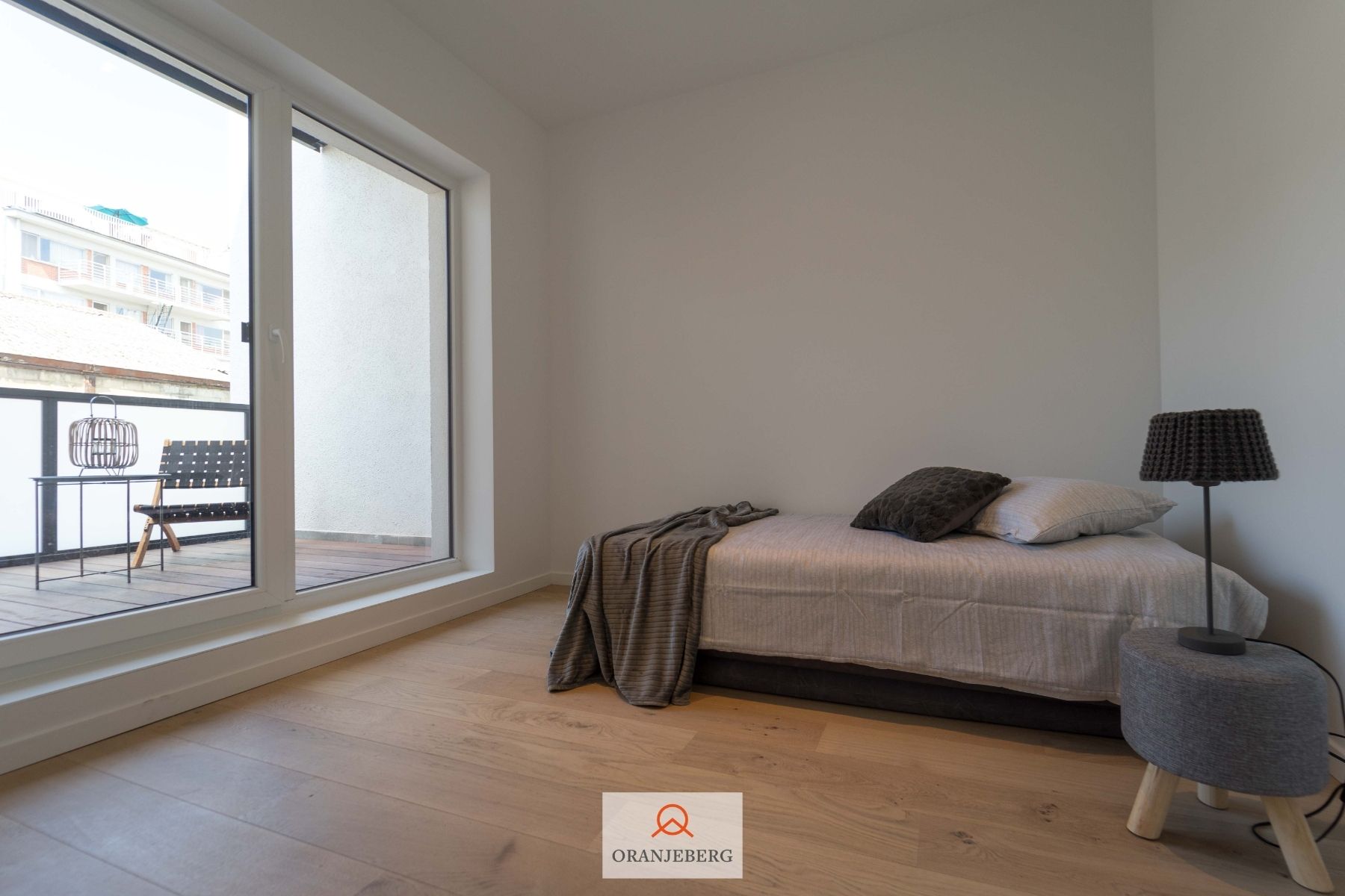 Lichtrijk en gerenoveerd 2 slpk appartement met terras foto 23