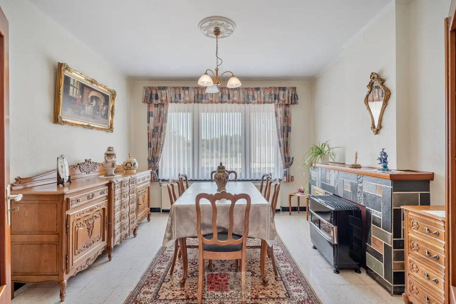 Leuke te renoveren woning met een bewoonbare oppervlakte van ca. 172 m², gelegen op een perceel van 485 m². foto 4