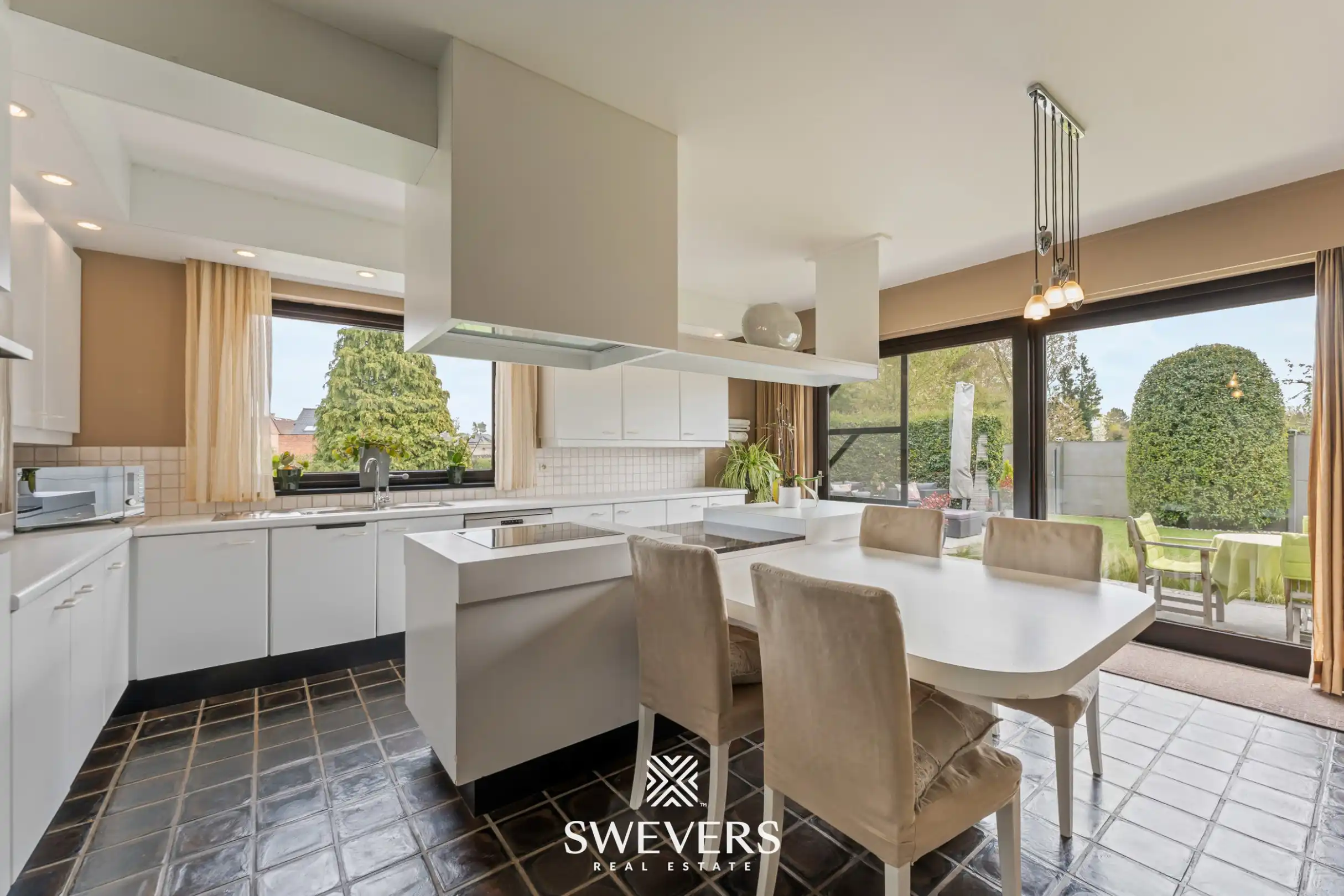 Authentieke villa met praktijkruimte en grote tuin te Hoepertingen foto 12