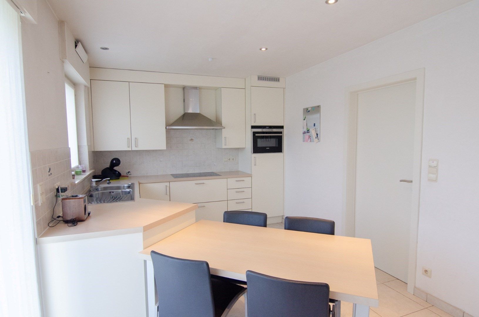 Open bebouwing in doodlopende straat met 3 slaapkamers en zongerichte tuin foto 11