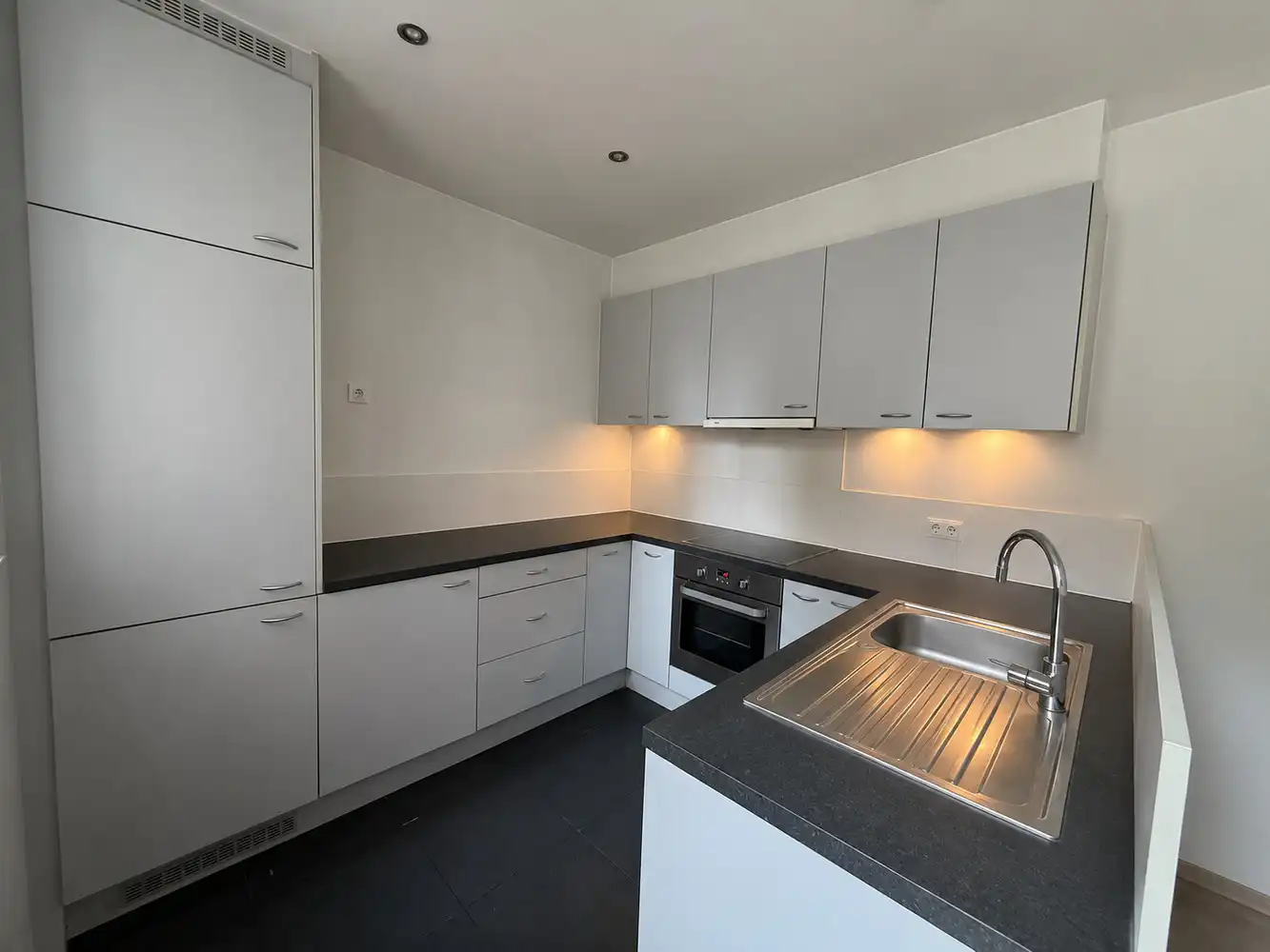 Centraal gelegen appartement met 2 slaapkamers in hartje Antwerpen foto 3