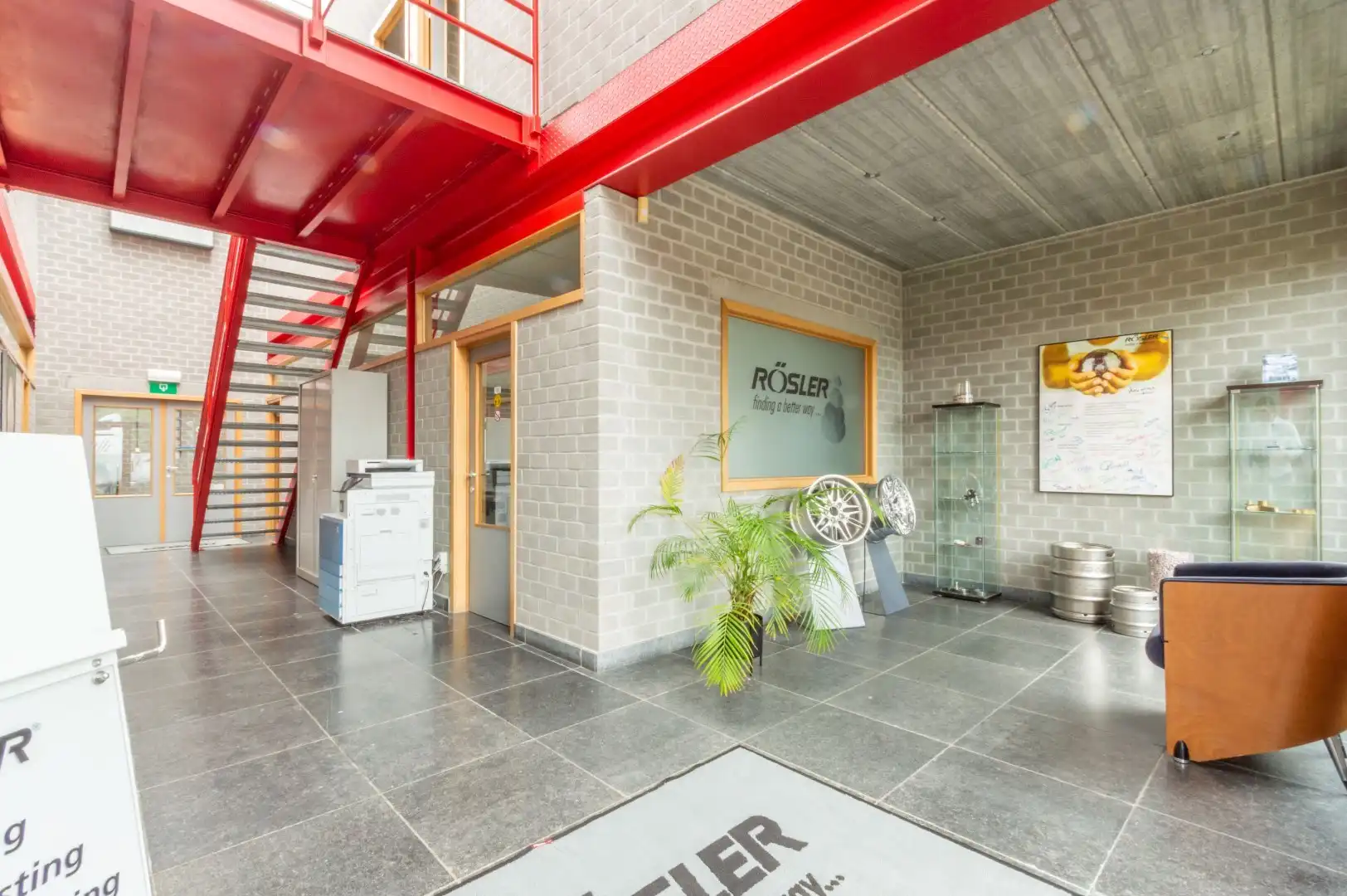 RUIM & COMM TOP GELEGEN INDUSTRIEEL GEBOUW ! foto 6