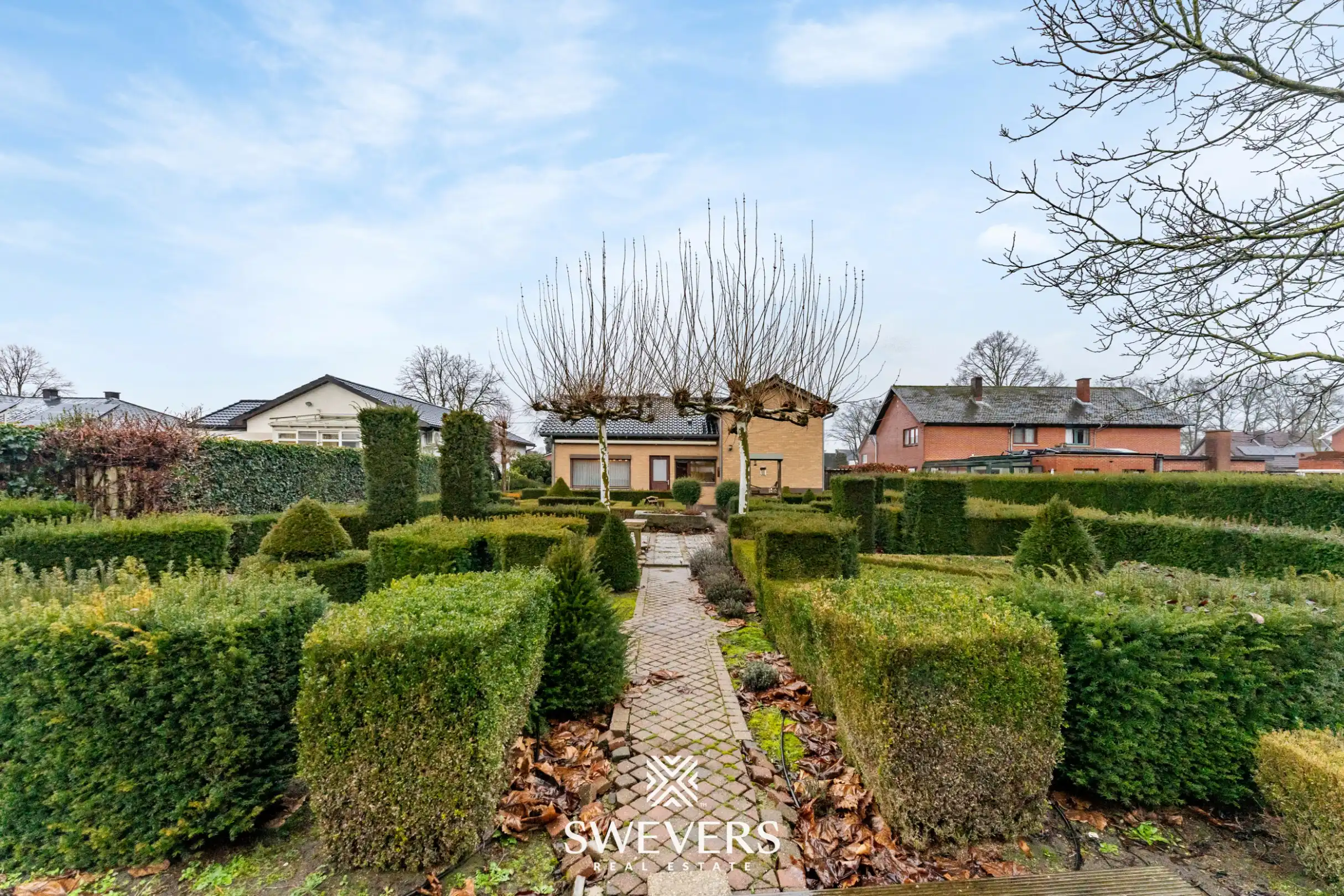 Open bebouwing met drie slaapkamers op uitzonderlijk groot perceel van 1.897 m² foto 22