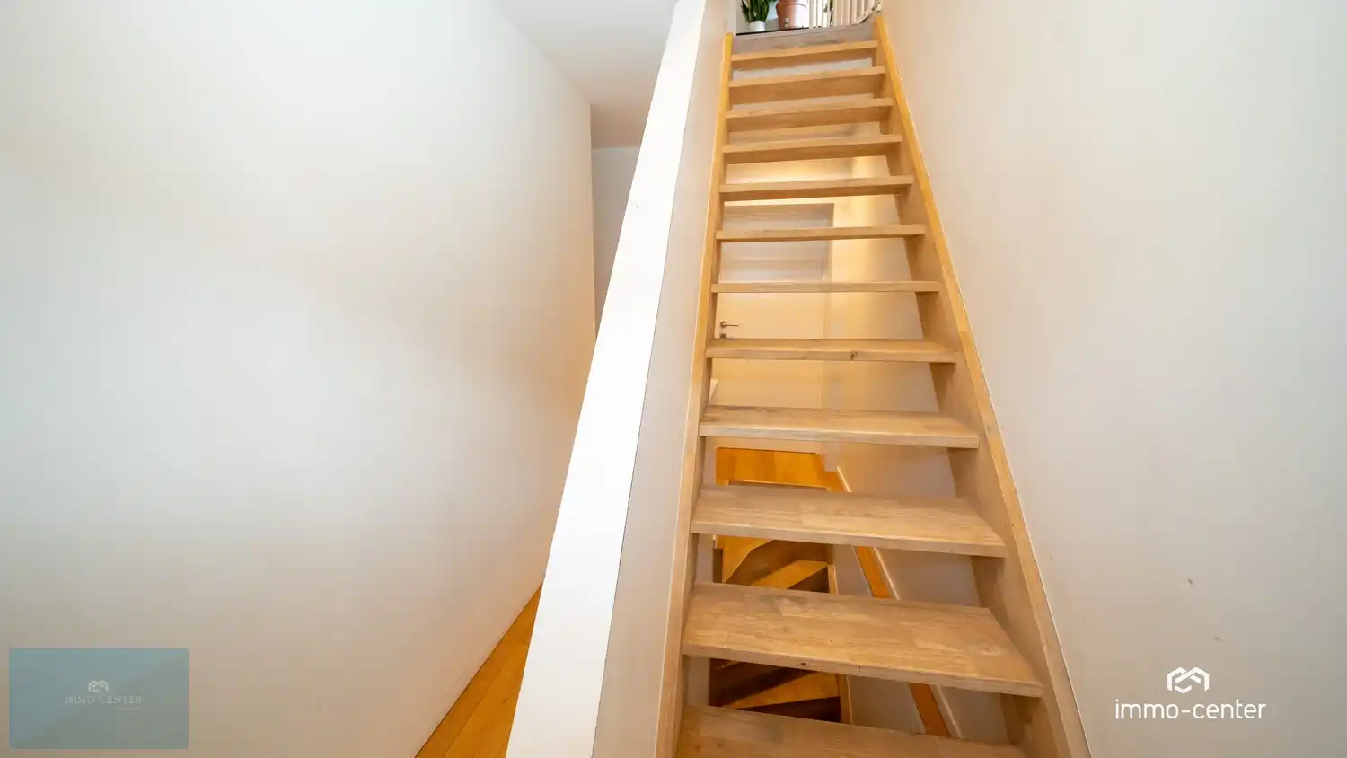 🏡 Gerenoveerde gezinswoning met tuin in Genk – EPC.   C foto 16