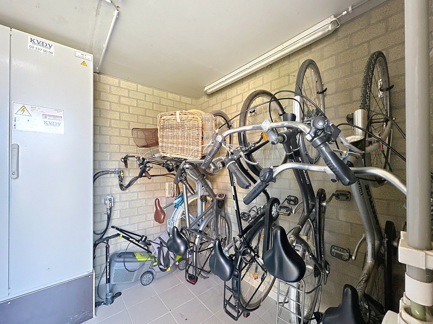 Volledig gerenoveerde vakantiewoning met zonnig terras, tuin en parking. foto 16