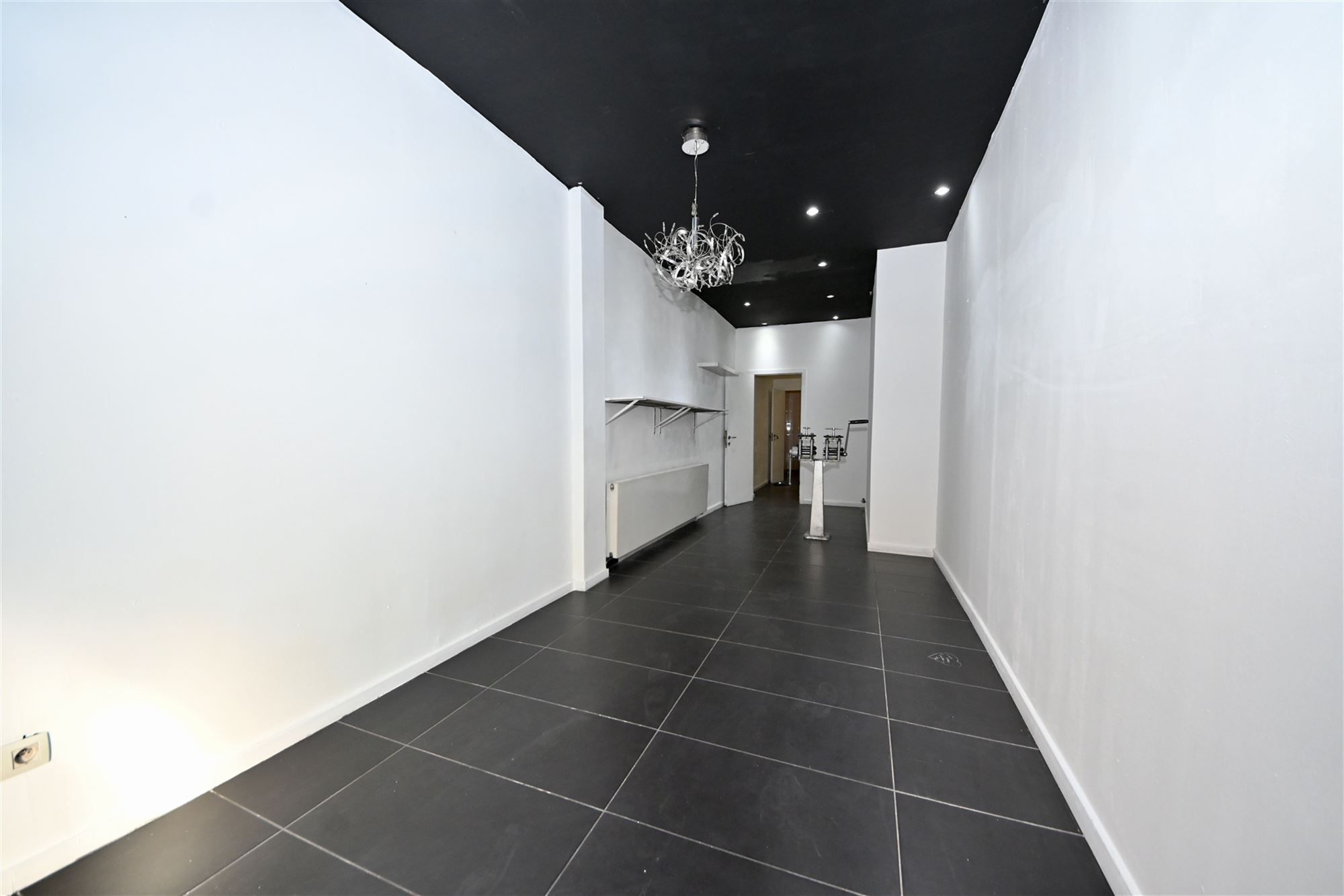 Handelsruimte met duplex appartement en tuin.  foto 2