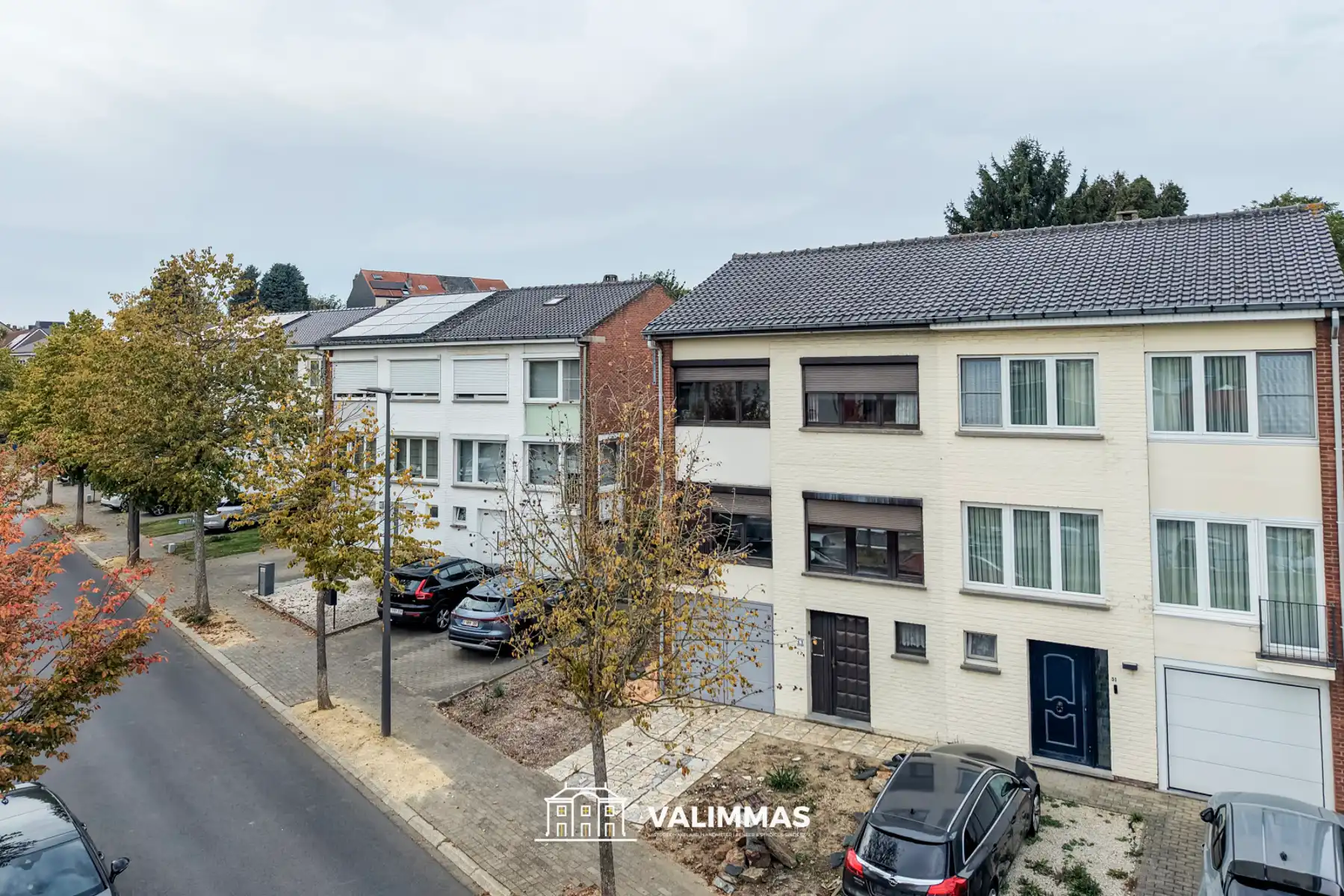 Centrum: op te knappen driegevelwoning met garage en tuin... foto 4