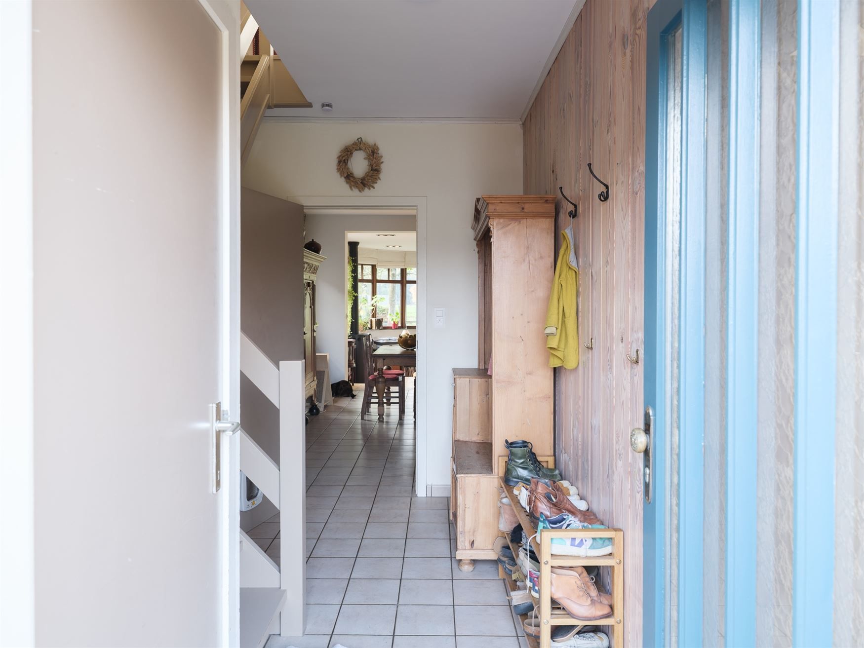 Gezinswoning met 3 slaapkamers, tuin, garage in rustige wijk bij Gent. foto 2