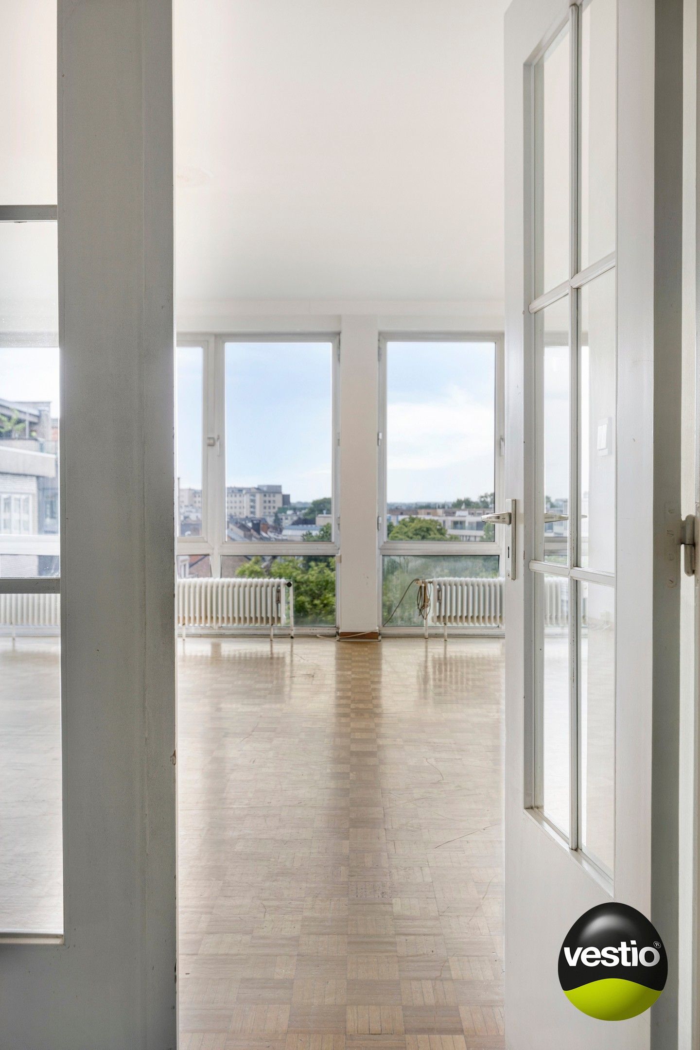 Klassevol, lichtrijk 3 slaapkamer appartement van 145 m² op het Leopoldplein. foto 7