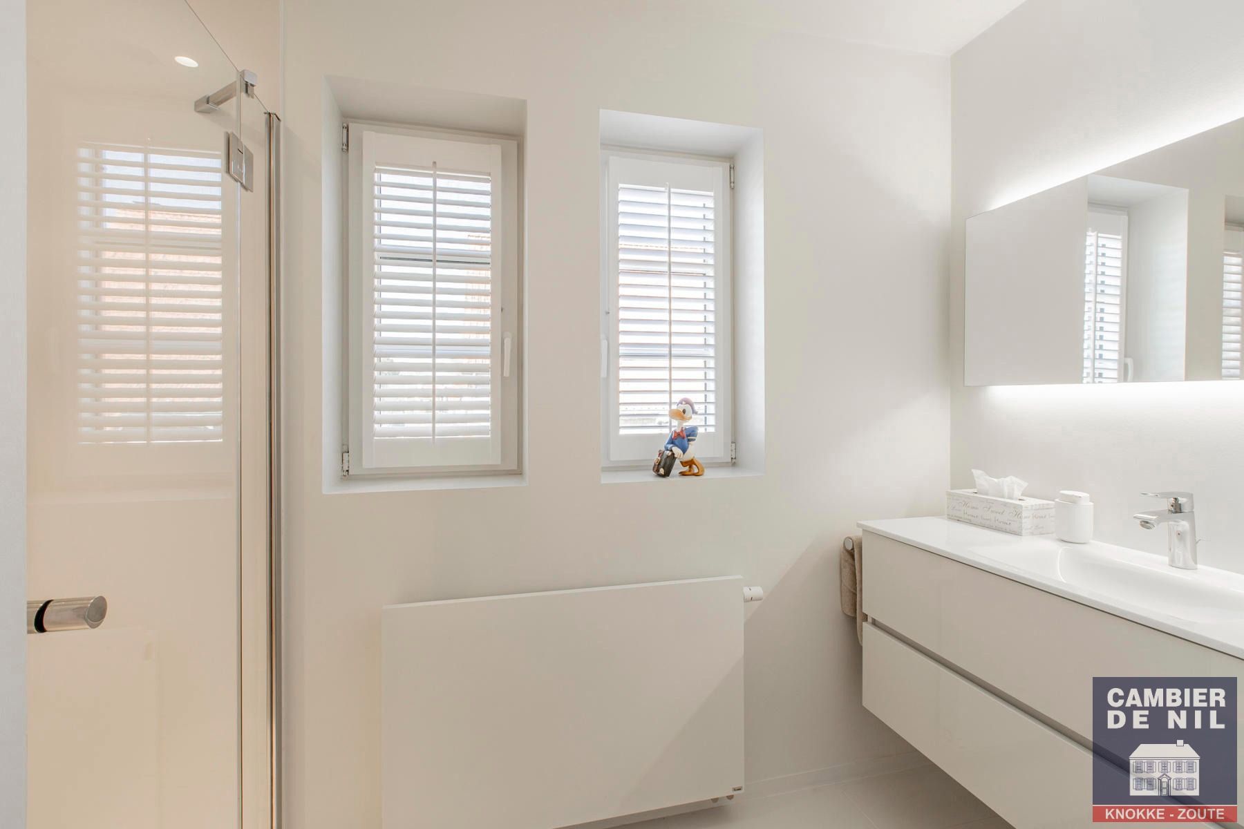 Recente en uitzonderlijk afgewerkte villa foto 22
