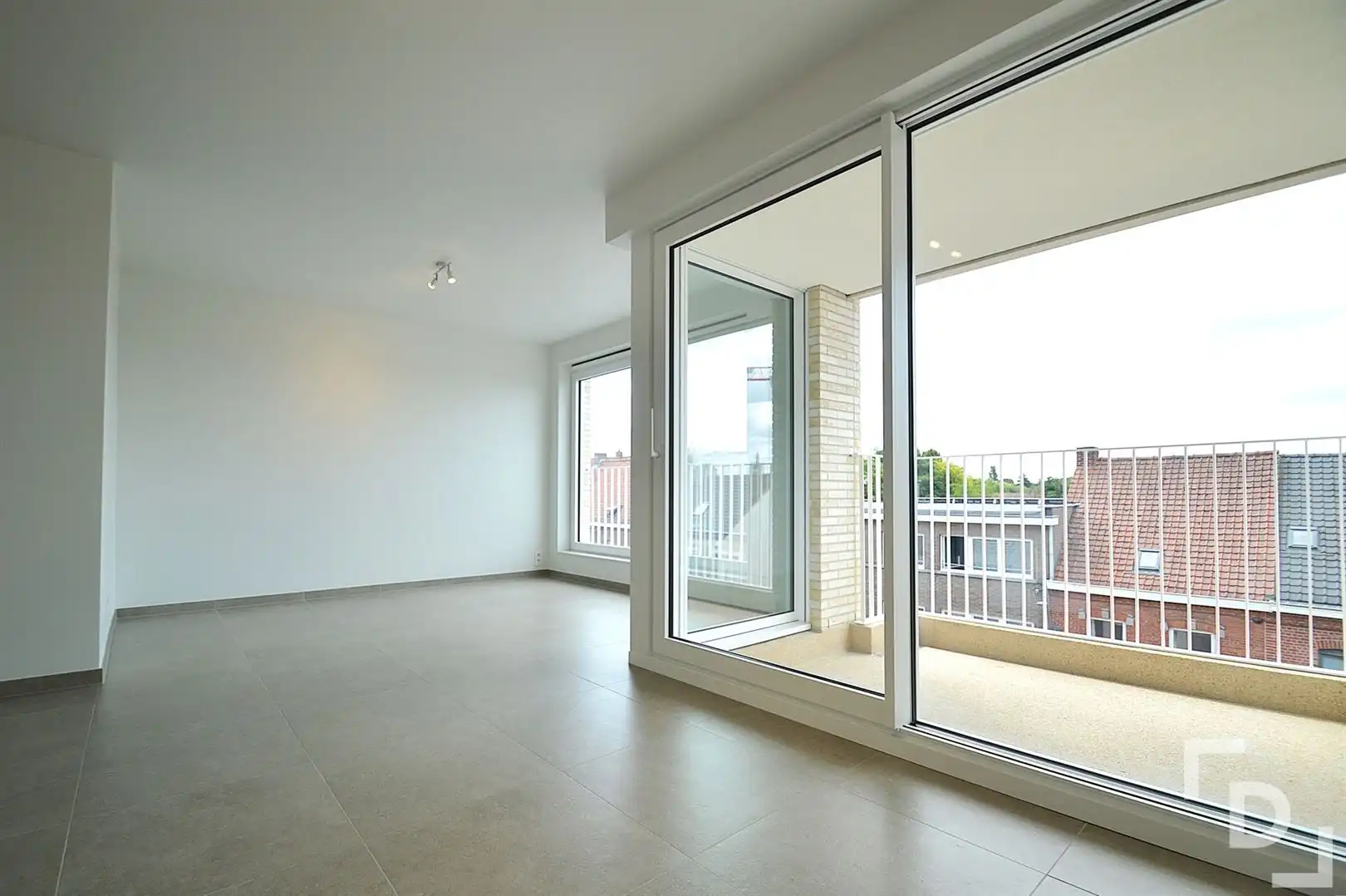 Nieuwbouwappartement met 2 slaapkamers en carport te Ieper foto 5
