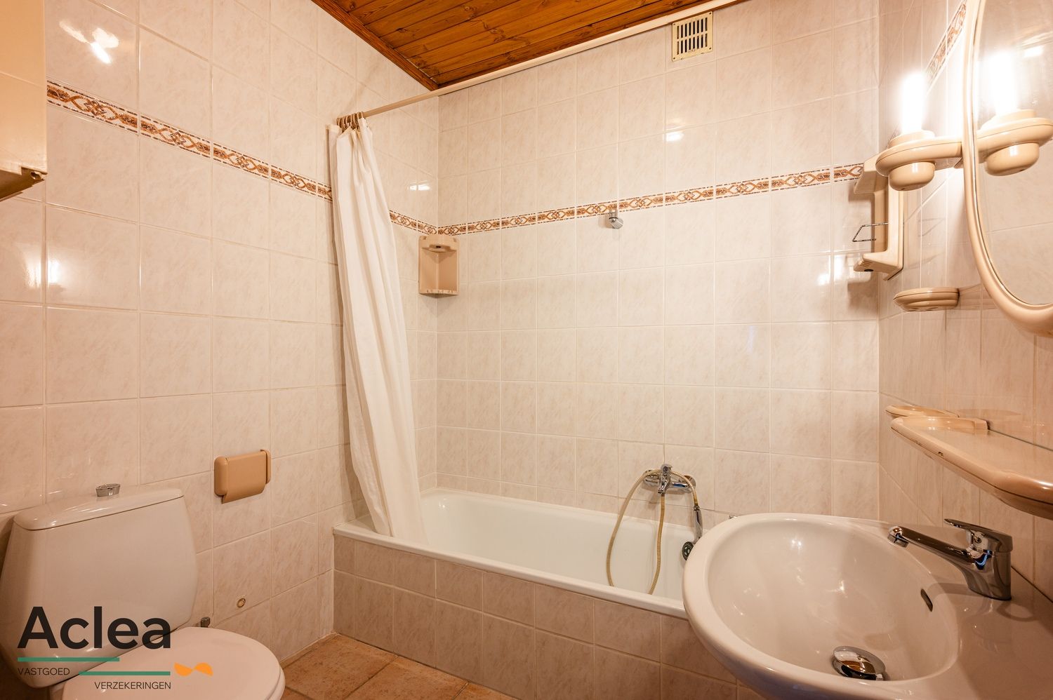 Vrijstaande woning op ruim perceel foto 15