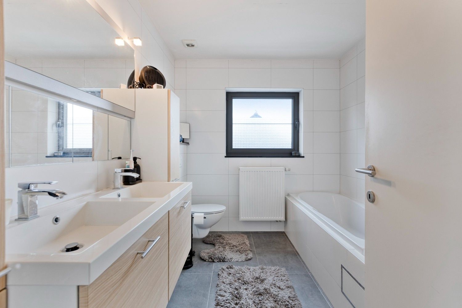 Instapklare en lichtrijke duplex met terras, garage én drie slaapkamers foto 22