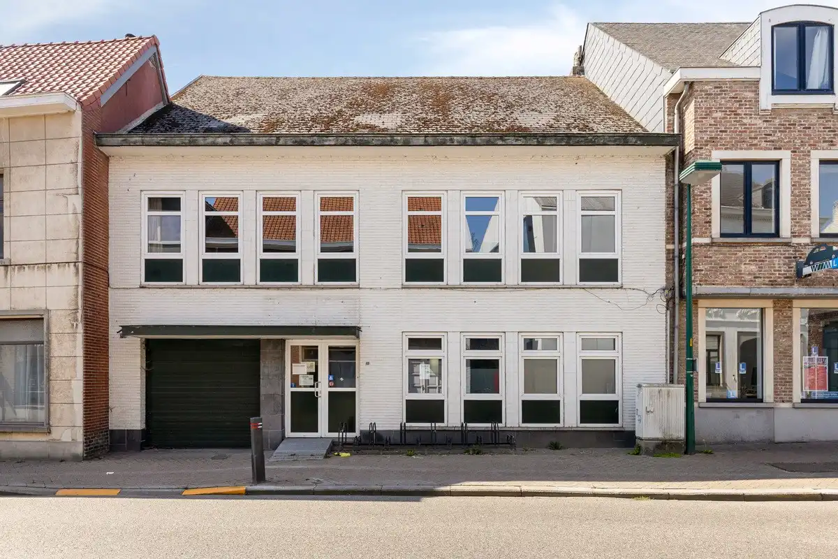 Multifunctioneel gebouw in het centrum van Merchtem. foto {{pictureIndex}}