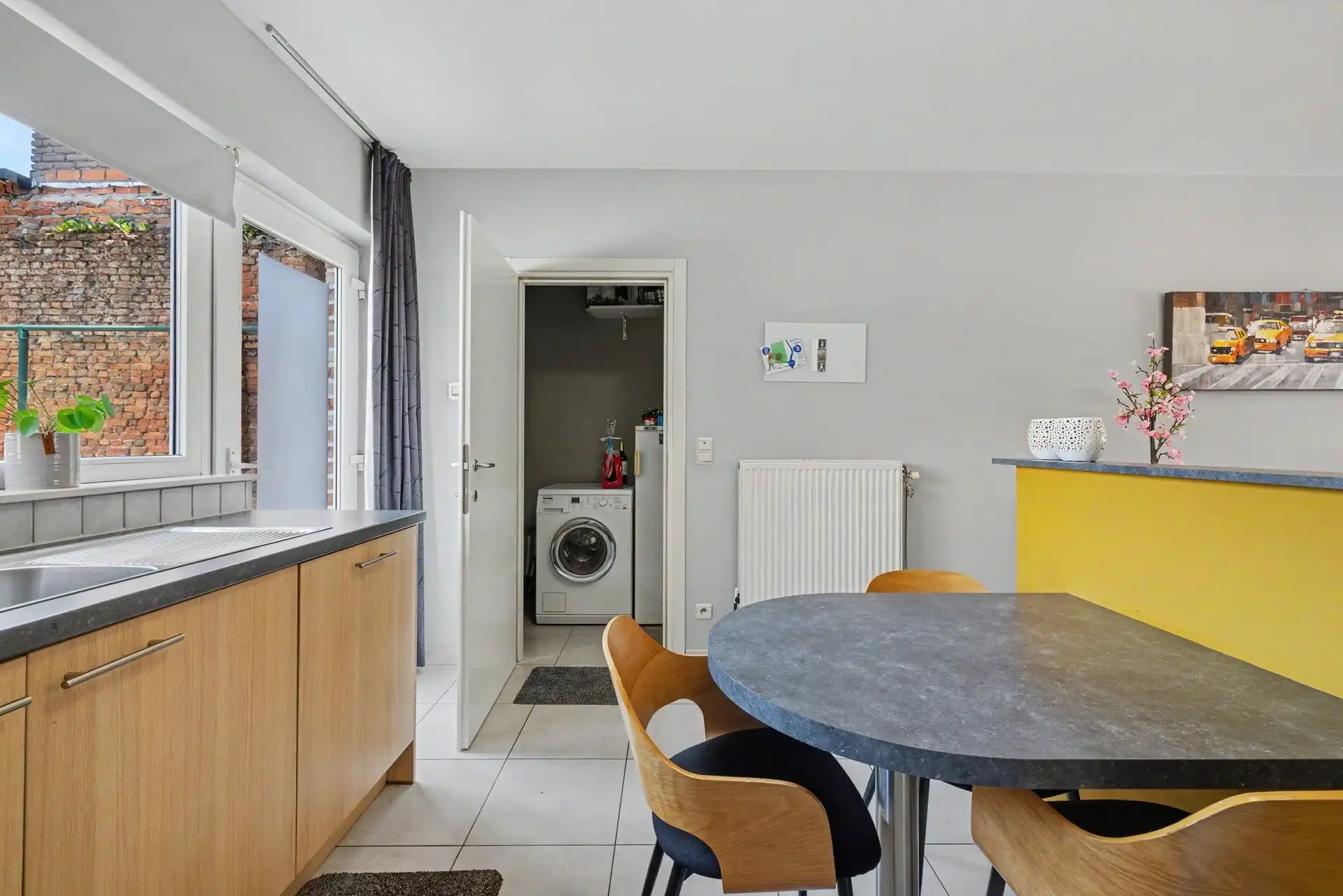 Instapklaar gelijkvloers appartement met twee slaapkamers en autostaanplaats (96 m2) foto 6