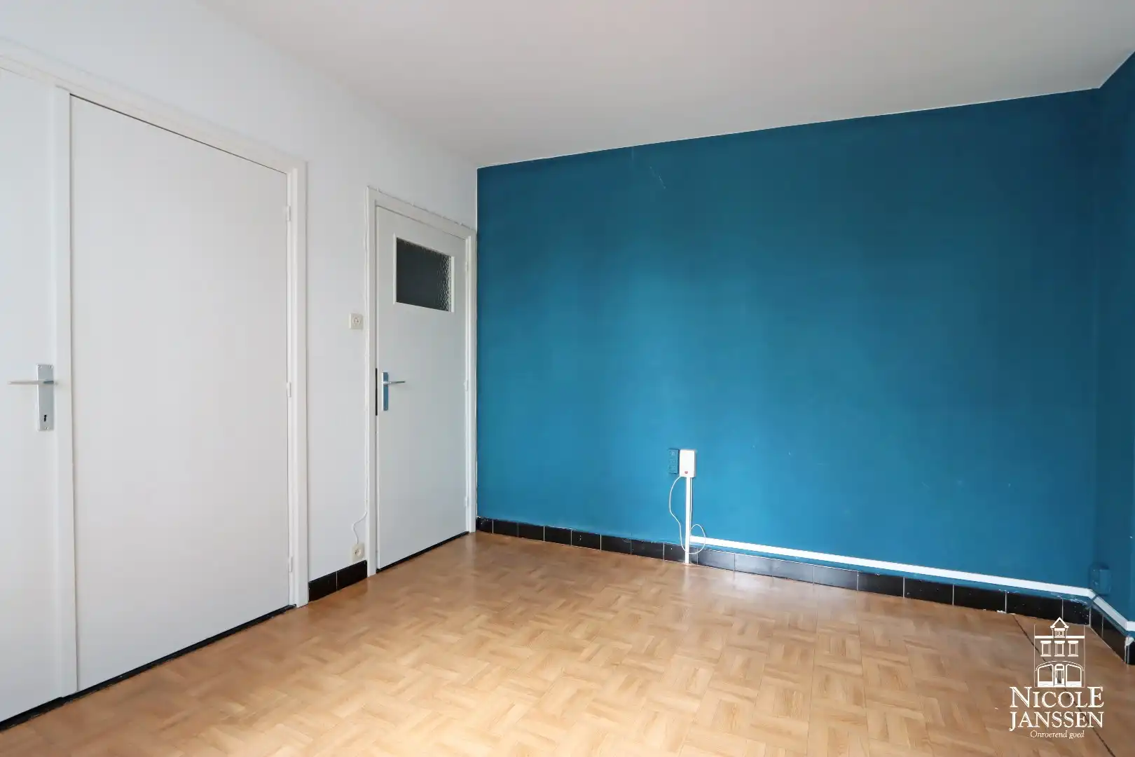 Grote loods en handelspand met bovengelegen woonst net buiten het centrum van Maaseik foto 27