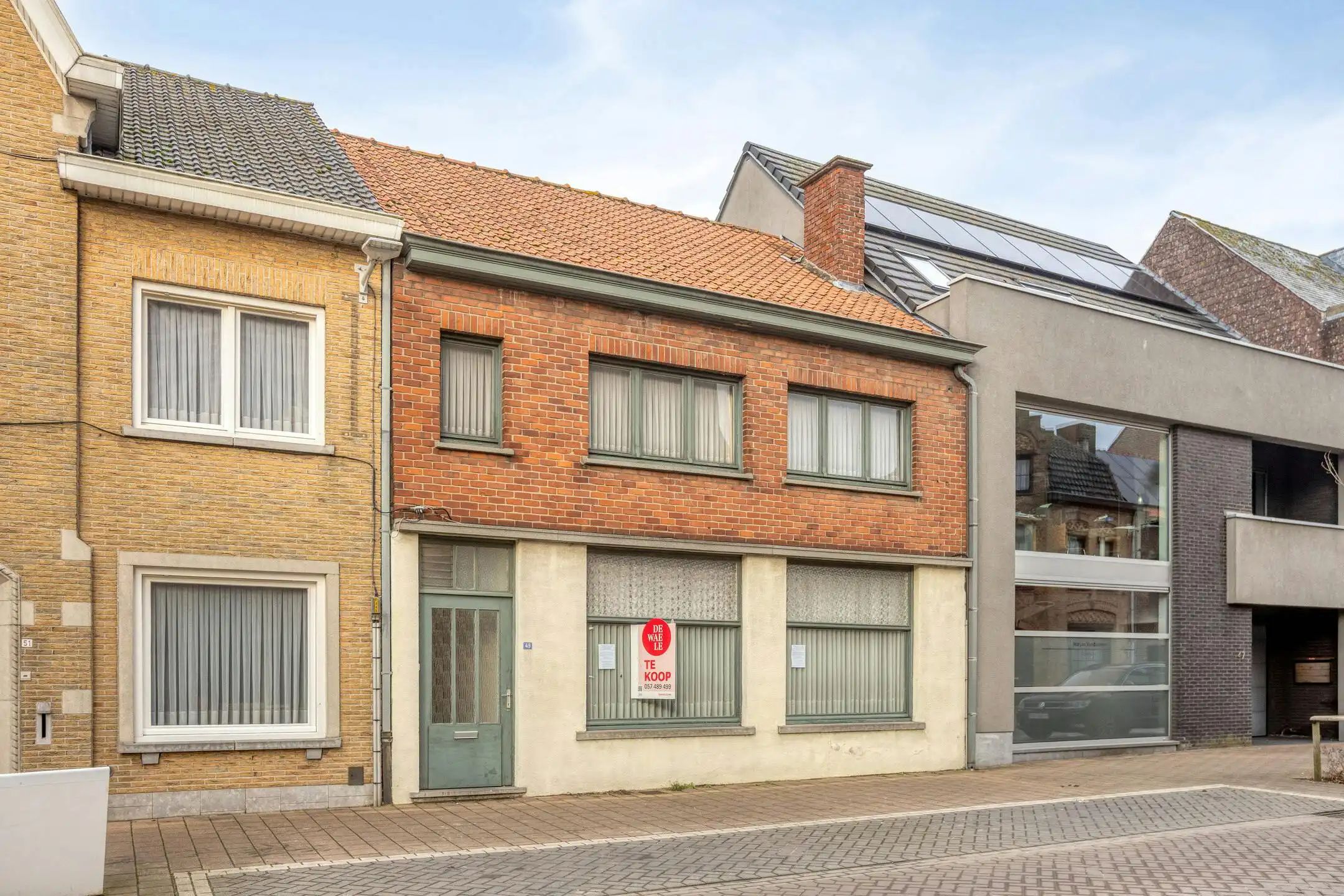 Hoofdfoto van de publicatie: Volledig op te frissen huis in hartje Poperinge