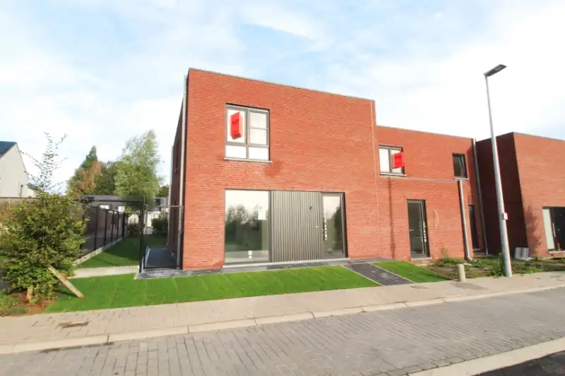 Ruime halfopen nieuwbouwwoning te Kortrijk foto {{pictureIndex}}