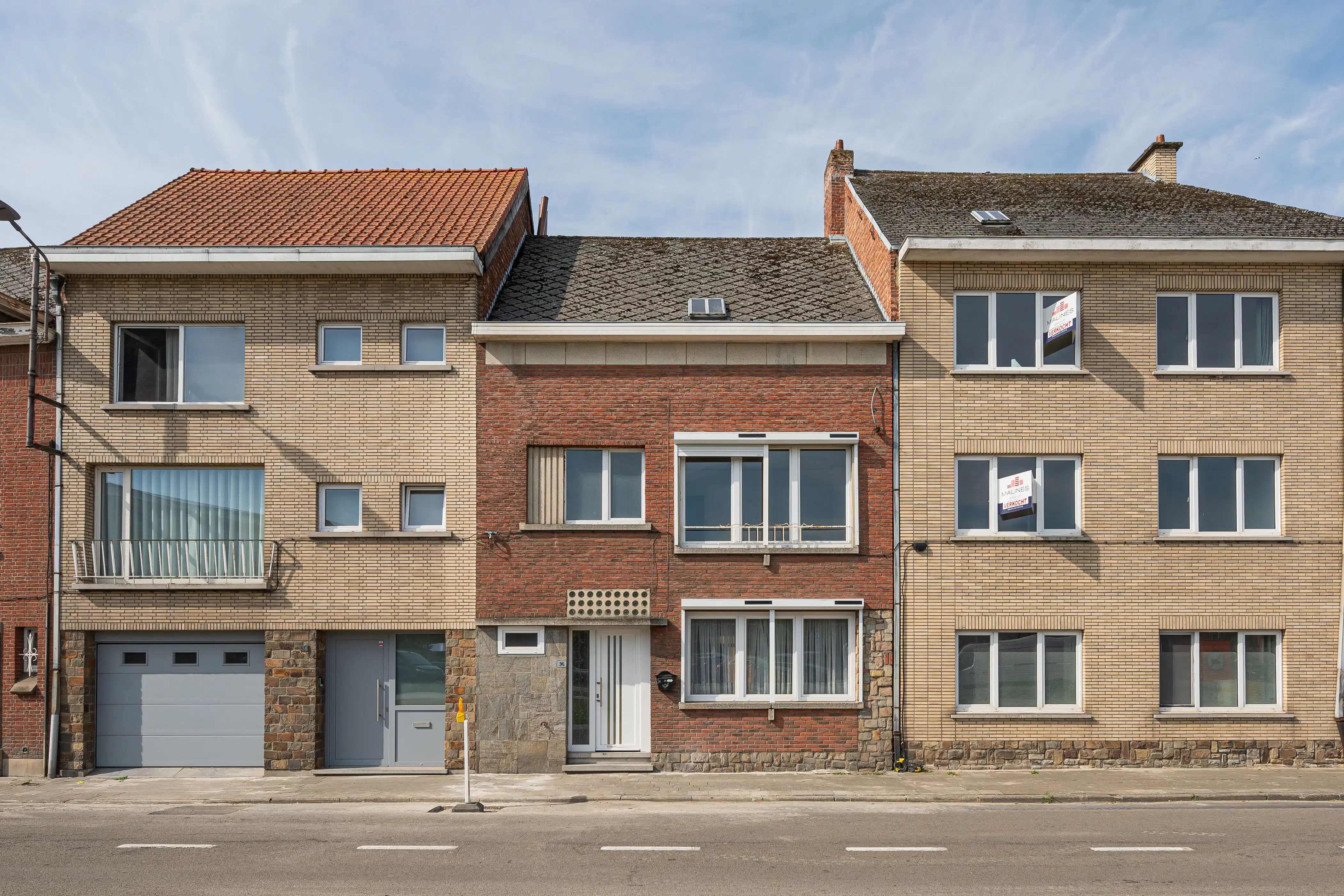 Ruime te renoveren gezinswoning met garage. foto 27