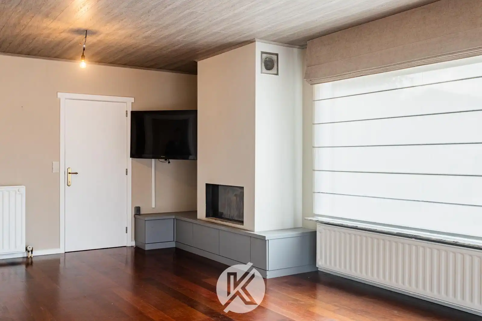 Ruime woning met uitzicht op omliggend landschap foto 14