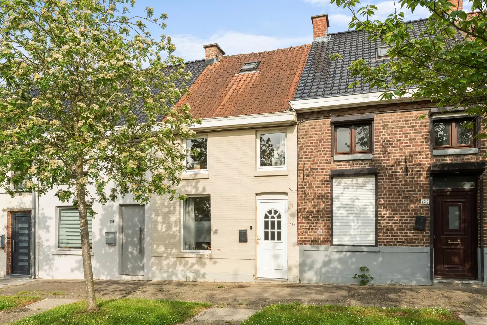 Charmante gerenoveerde woning met tuin, zonder renovatieverplichting en asbestveilig! foto {{pictureIndex}}