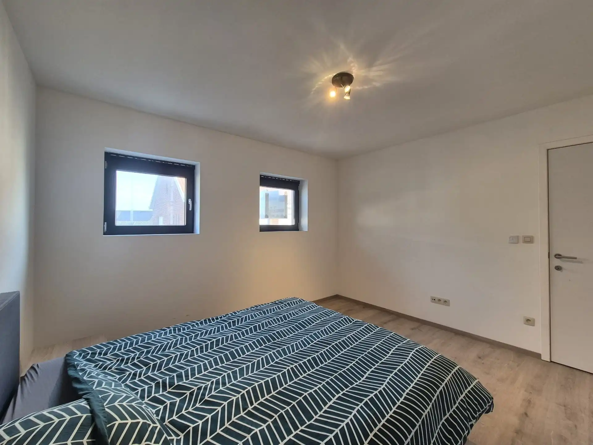 Ruime energiezuinige woning in rustige straat. foto 19