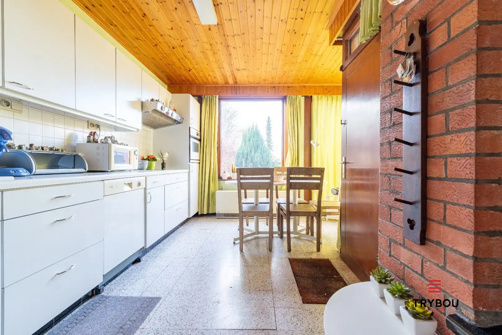 Tijdloze woning met veel mogelijkheden op ruim perceel foto 8