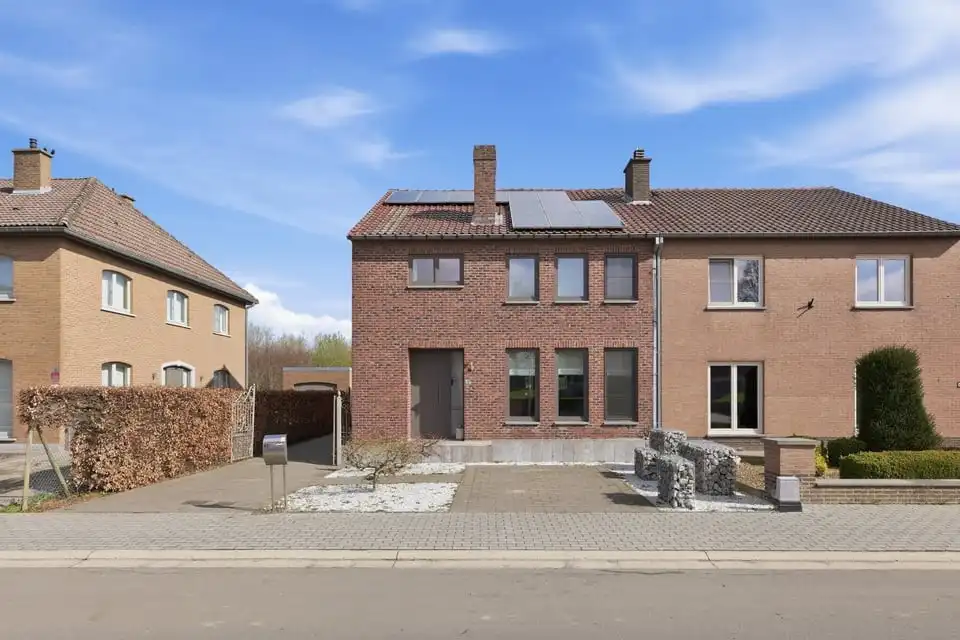 Instapklare gezinswoning met 3 slaapkamers en ruime tuin en garage in Tongeren foto 30