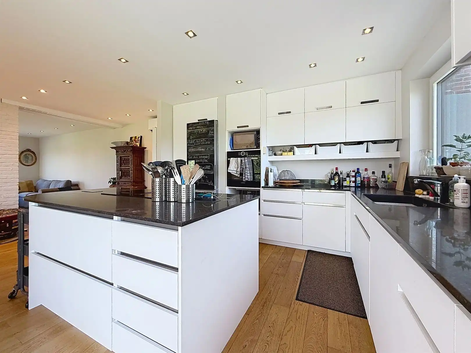 Ruime landelijke woning met 5 slpks, 19a 76ca foto 11