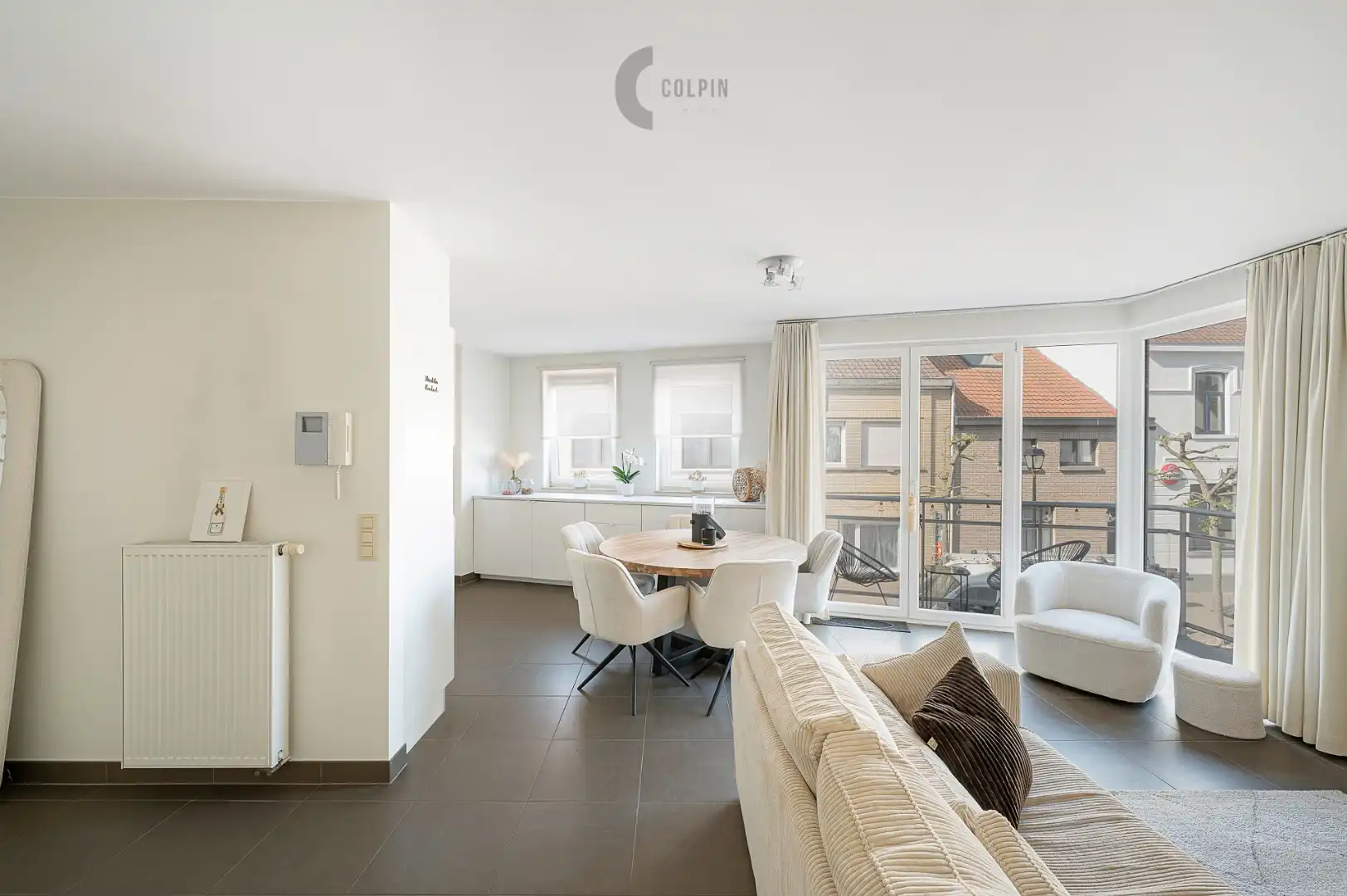 Zeer lichtrijk hoekappartement, gelegen vlakbij het strand te Heist-aan-Zee foto {{pictureIndex}}