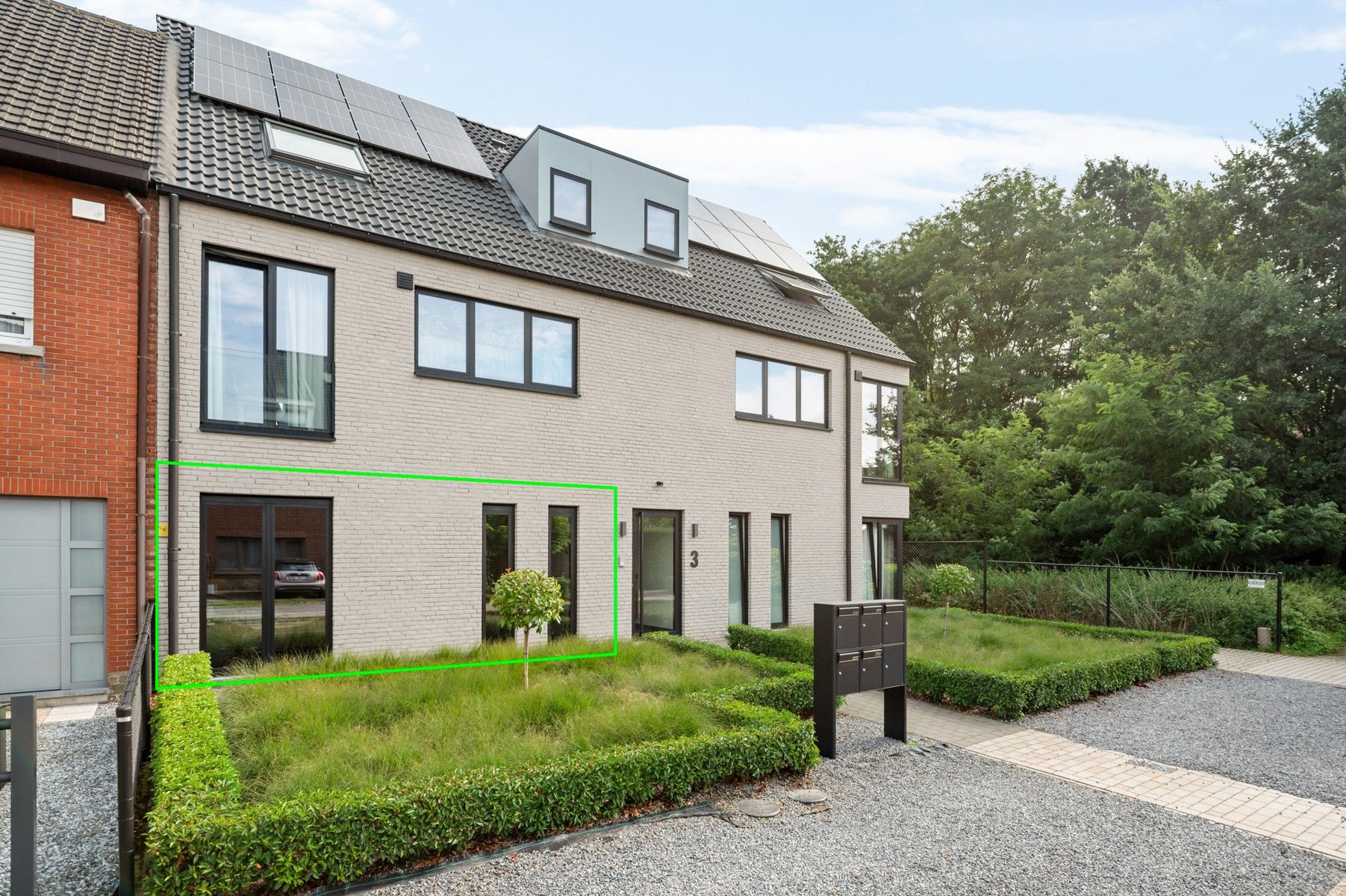 Instapklaar en energiezuinig gelijkvloers appartement met terras en tuin foto 2