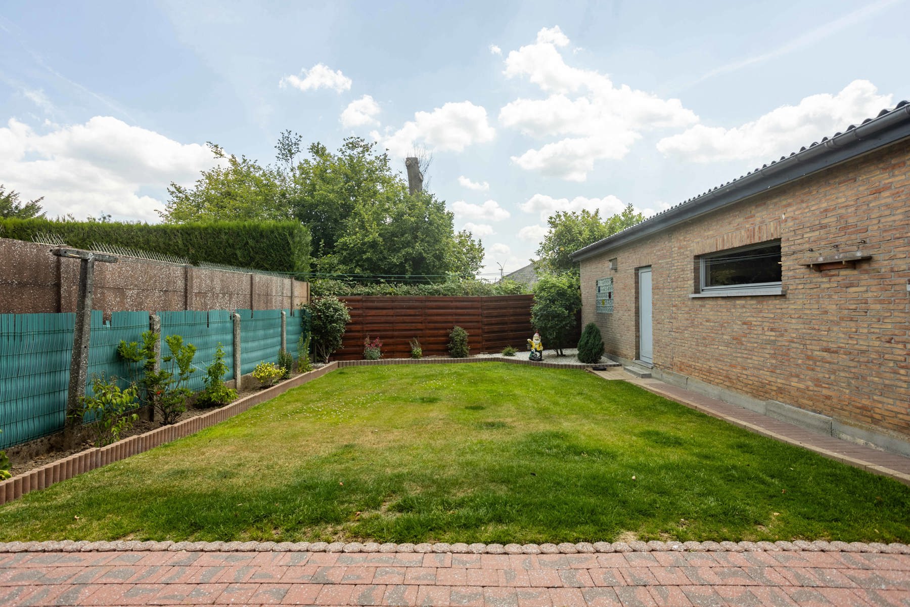 HOB met ruime garage gelegen in een rustige woonwijk foto 25