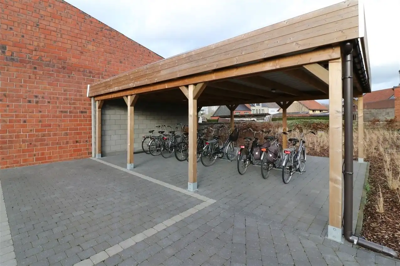 Gelijkvloers appartement met 2 slpk., terras en autostaanplaats foto 21