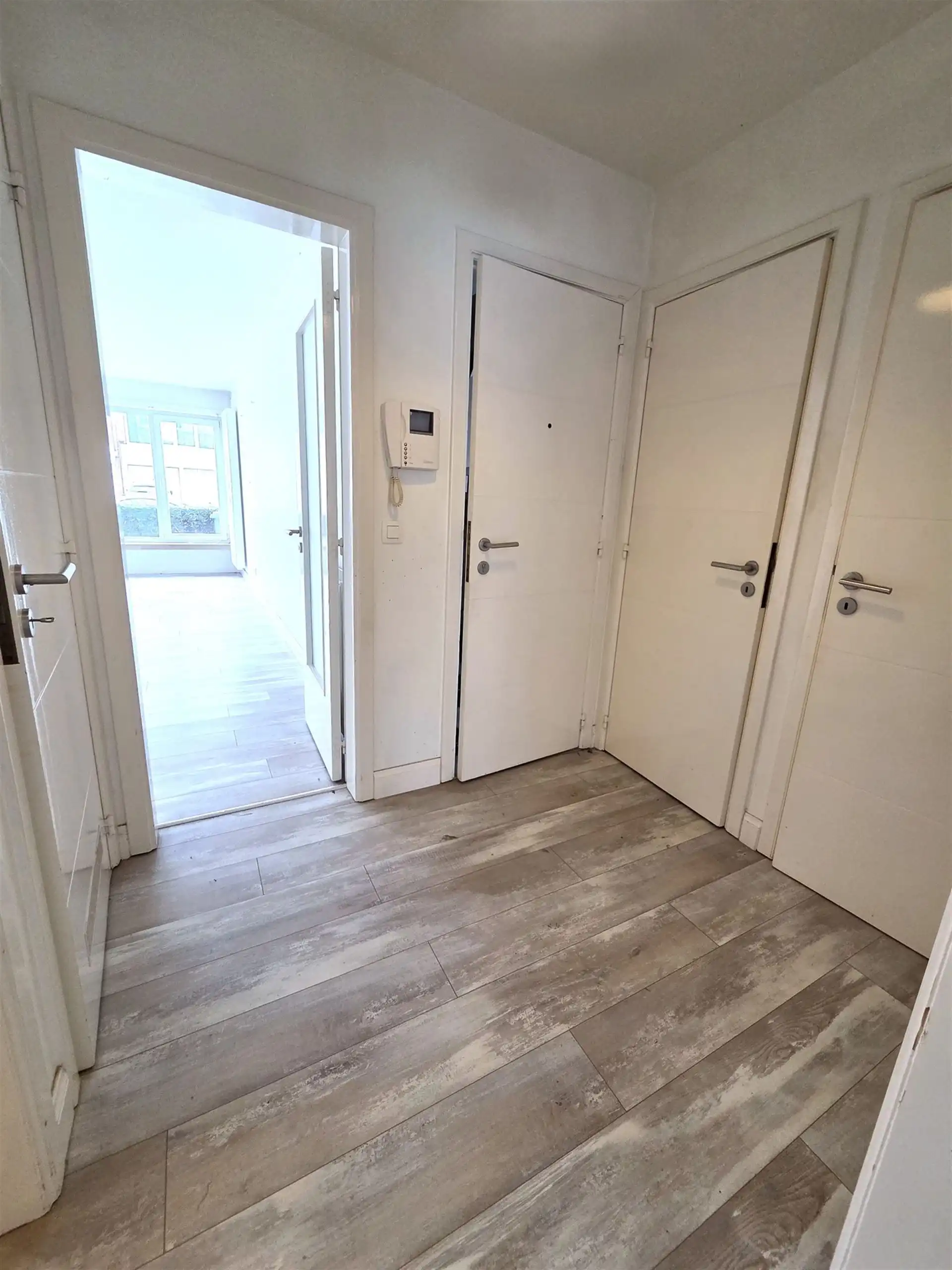 Instapklaar gelijkvloers appartement met zonnige tuin foto 9