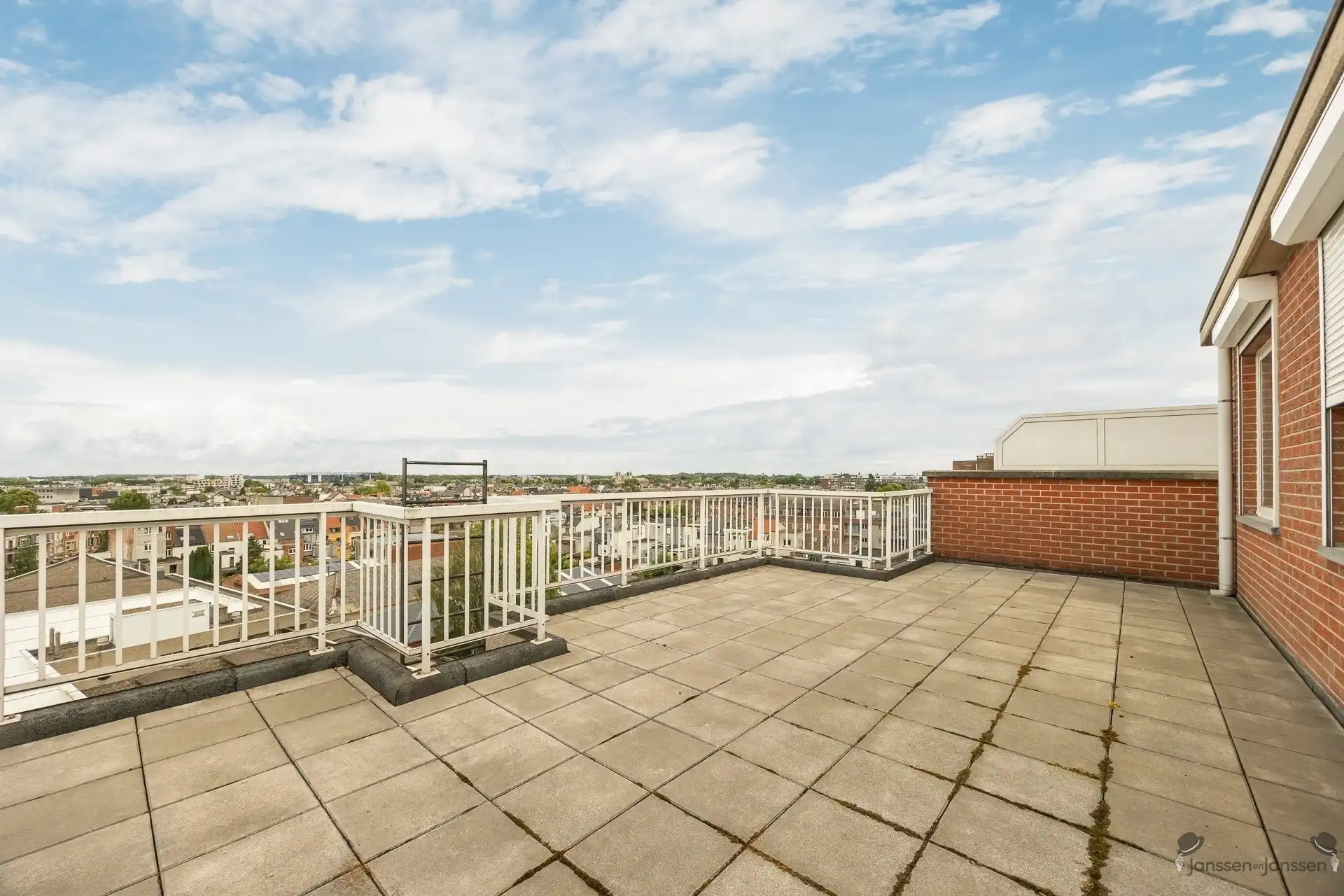 Lichtrijk penthouse met ruime terrassen en panoramisch uitzicht! foto 4