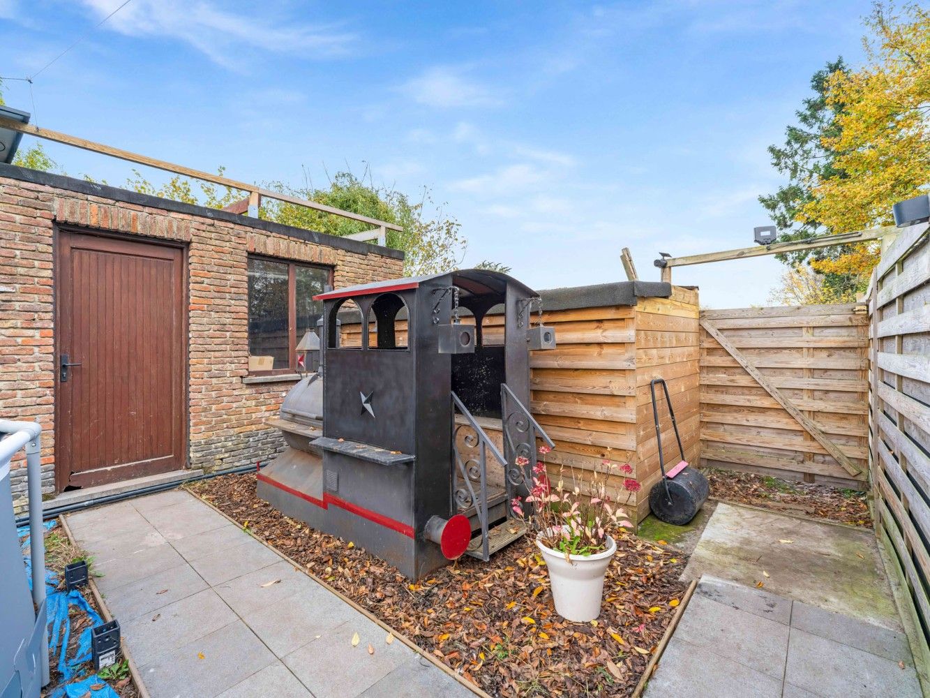 Instapklare woning met 2 slpk., garage en tuin foto 22