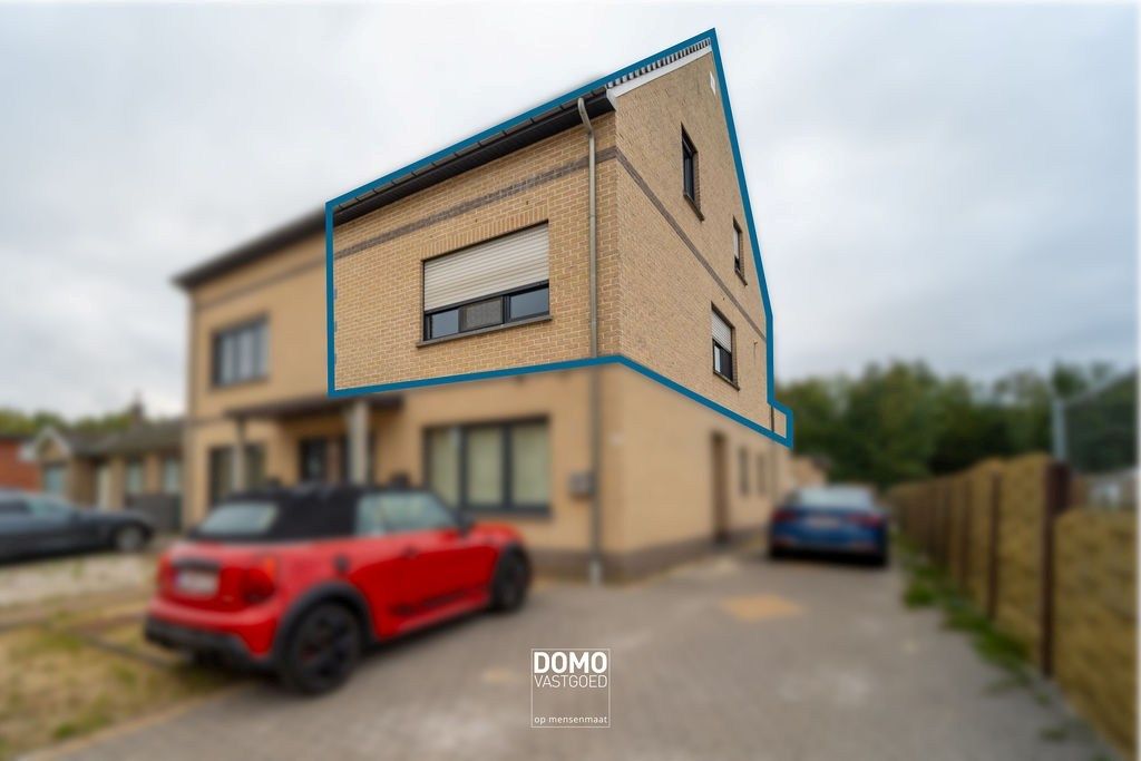 INSTAPKLAAR DUPLEXAPPARTEMENT MET TERRAS EN AUTOSTANDPLAATS IN HEUSDEN-ZOLDER foto 17