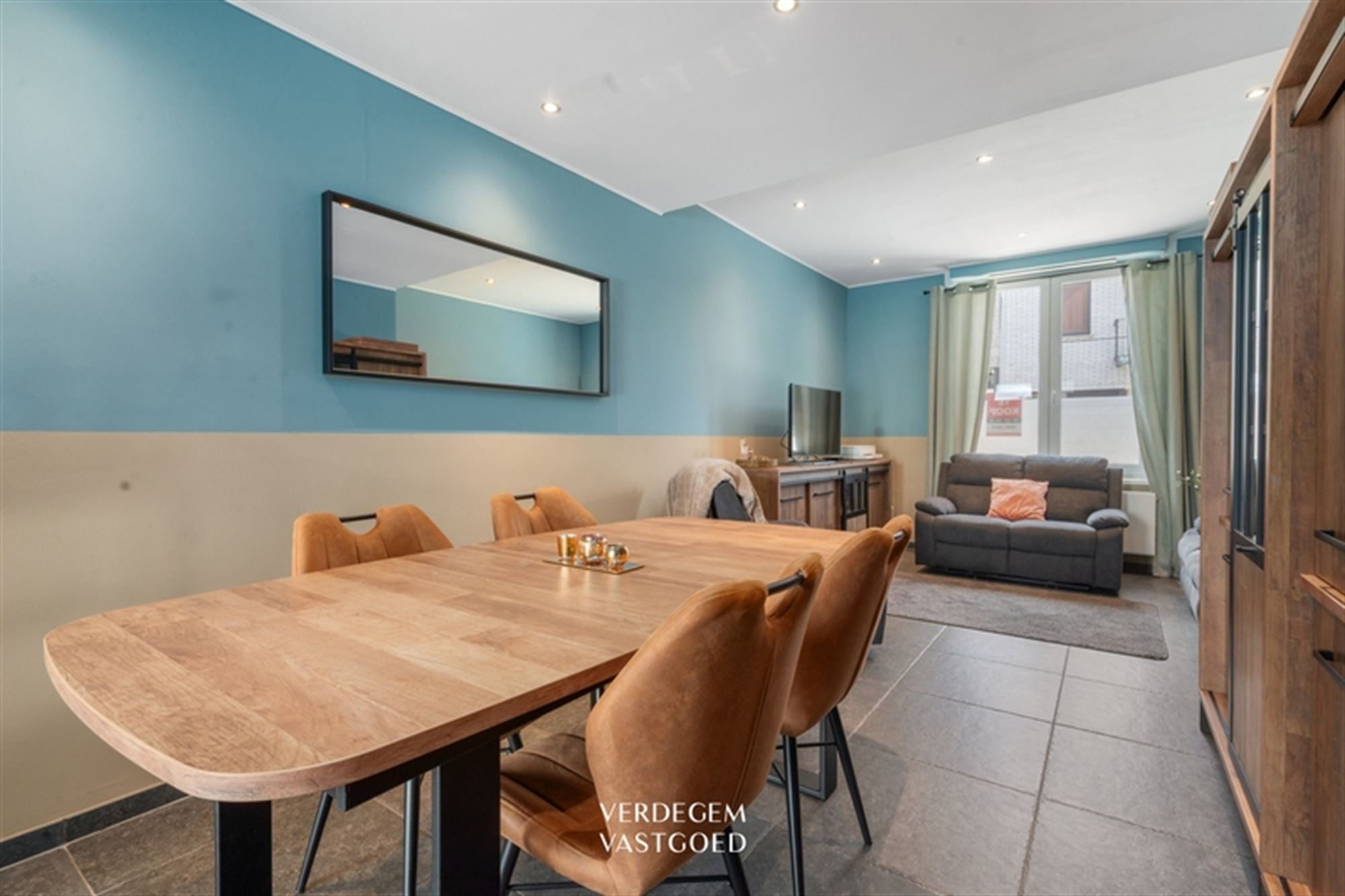 Verrassend leuke woning met kwalitatieve aanbouw, tuintje en 3 slaapkamers foto 2