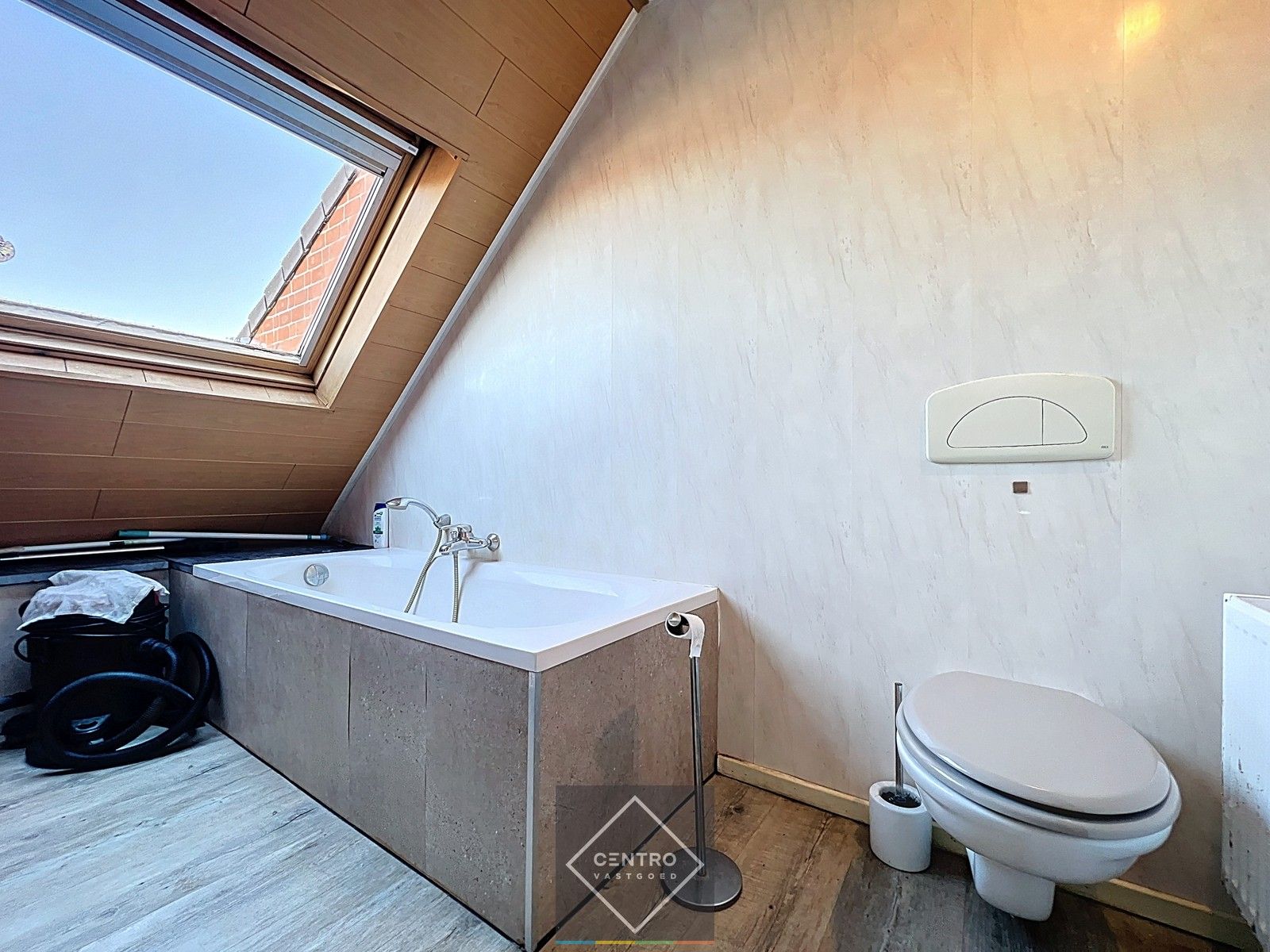 DUPLEX appartement te huur in het hartje van Roeselare. foto 7