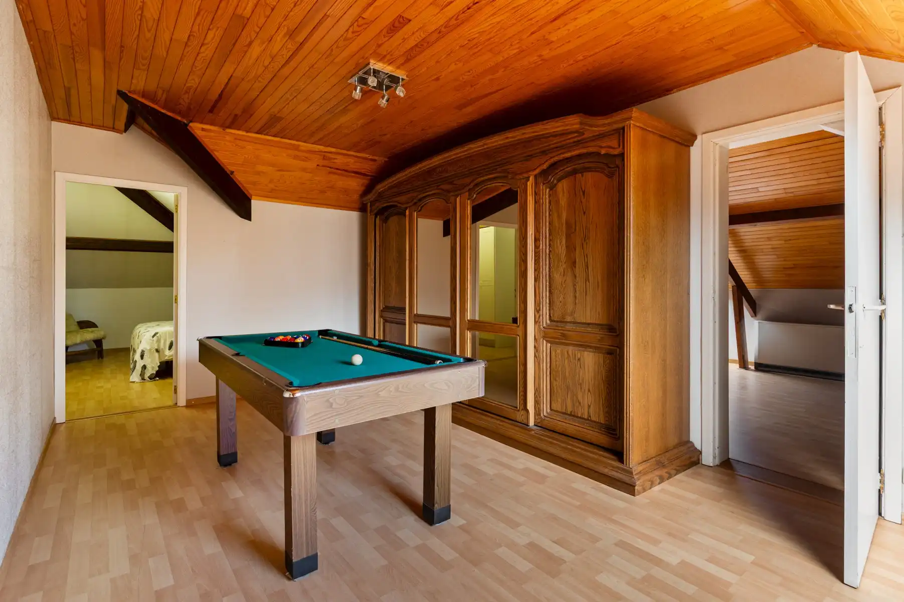 Uitstekend gelegen woning met dubbele garage foto 23