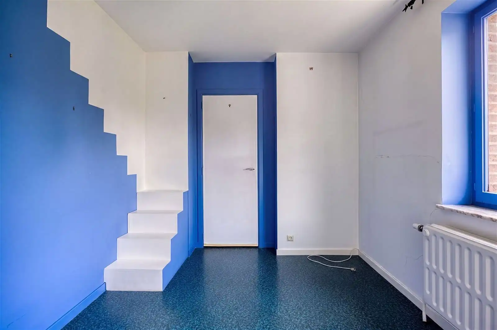 Ruime 3-gevelwoning met 4 à 5 slaapkamers, grote garage en dubbele straattoegang foto 11
